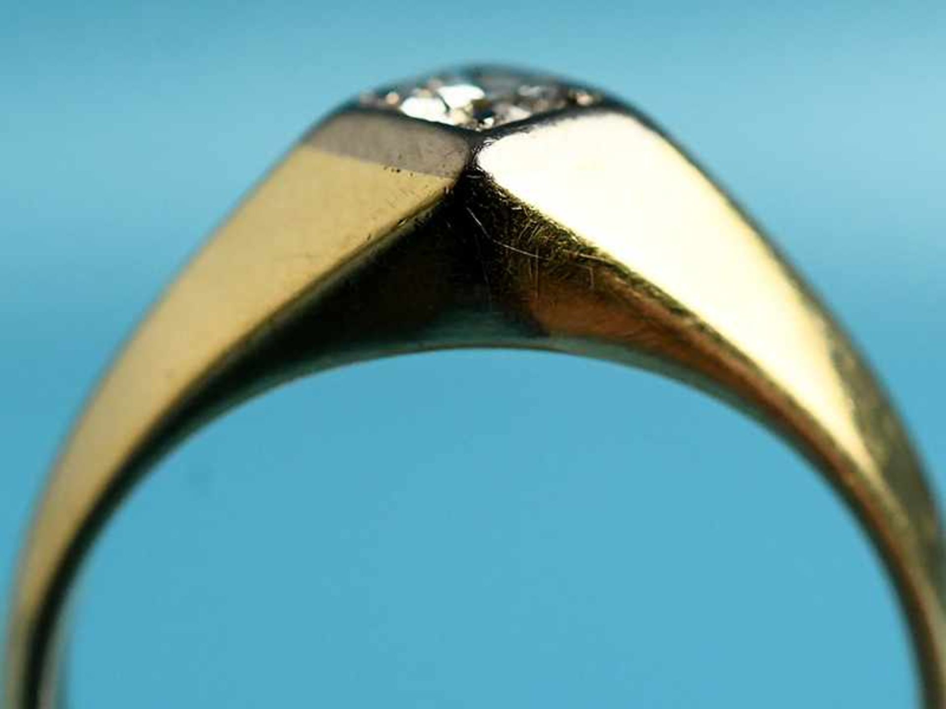 Bandring mit Brillant ca. 0,12 ct, 70-er Jahre 585/- Weißgod. Gesamtgewicht ca. 3,7 g. - Image 3 of 4