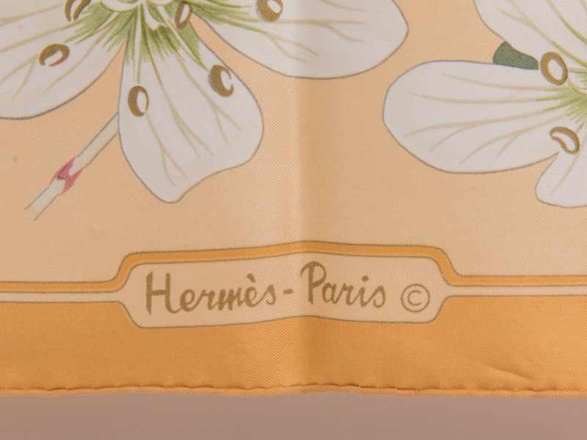 Vintage-Seidentuch von Hermès, Paris, 20. Jh. 100% Seide. Handrolliert. Maße 88 x 88 cm. - Image 2 of 3