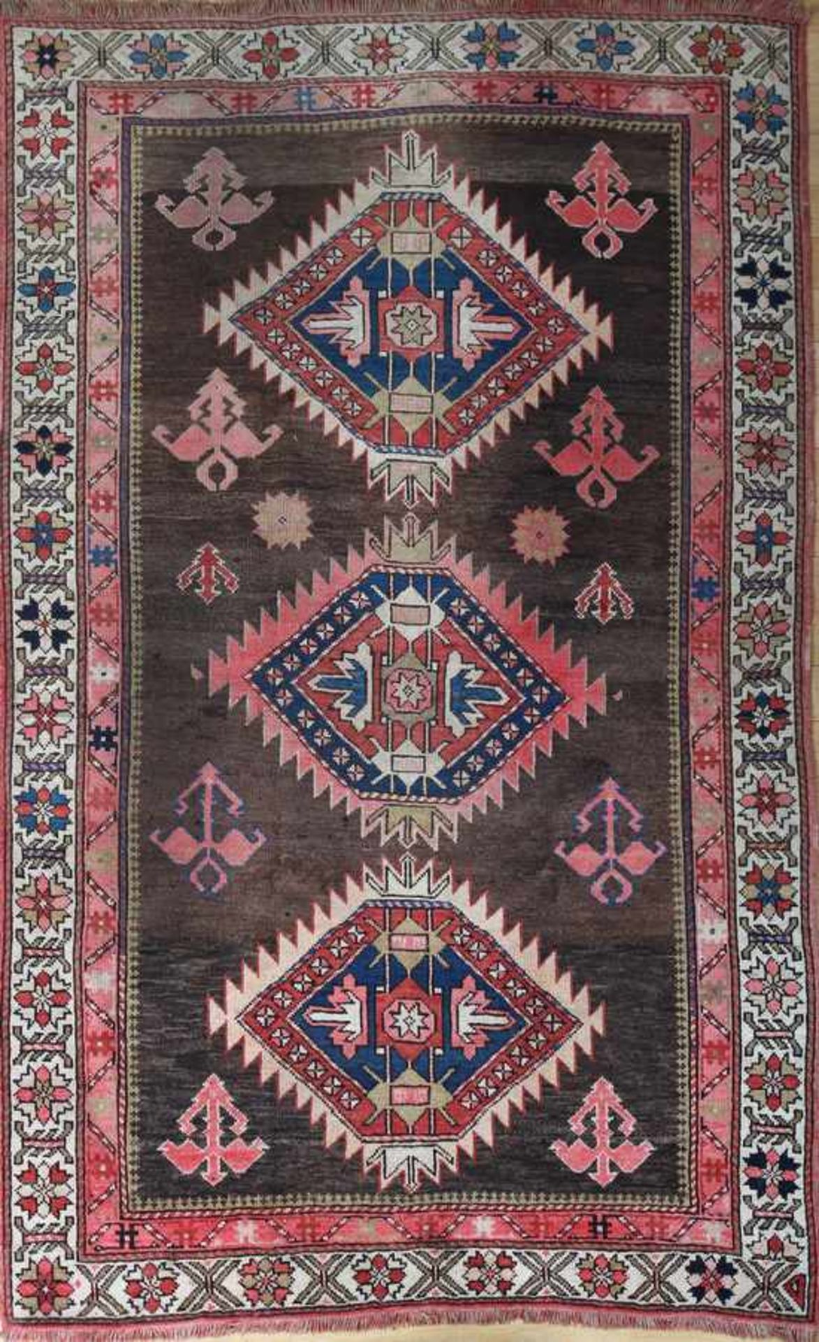 Teppich, Shirvan antik, um 1900, 168x105cm, braungrundiges Zentralfeld mit 3 rautenförmigen