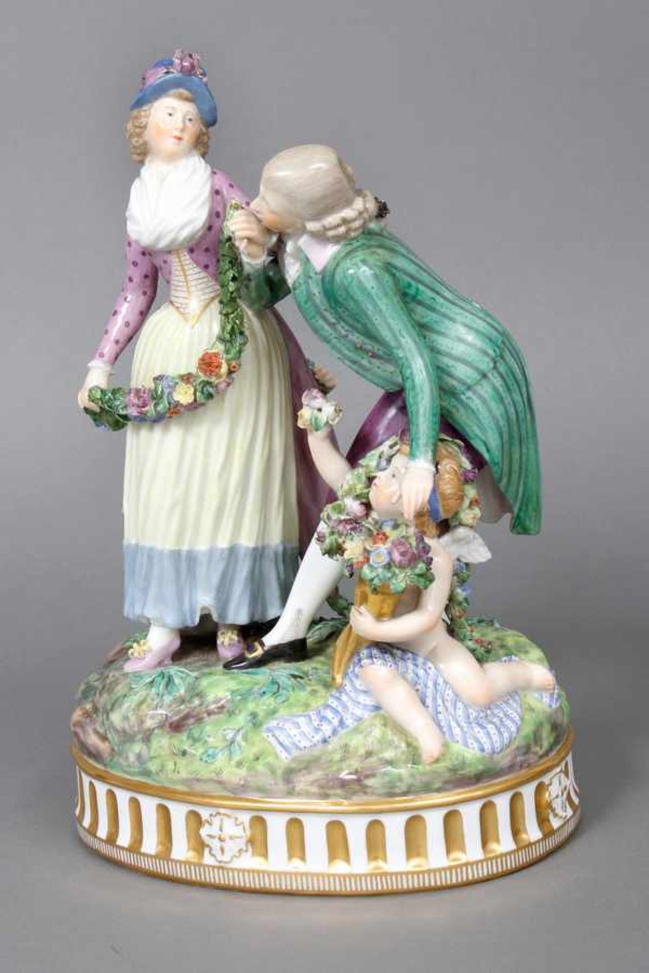ROYAL COPENHAGEN Porzellanfigur ¨Rokoko-Pärchen mit Blütengirlande¨ farbig staffiert, auf ovalem - Bild 2 aus 5