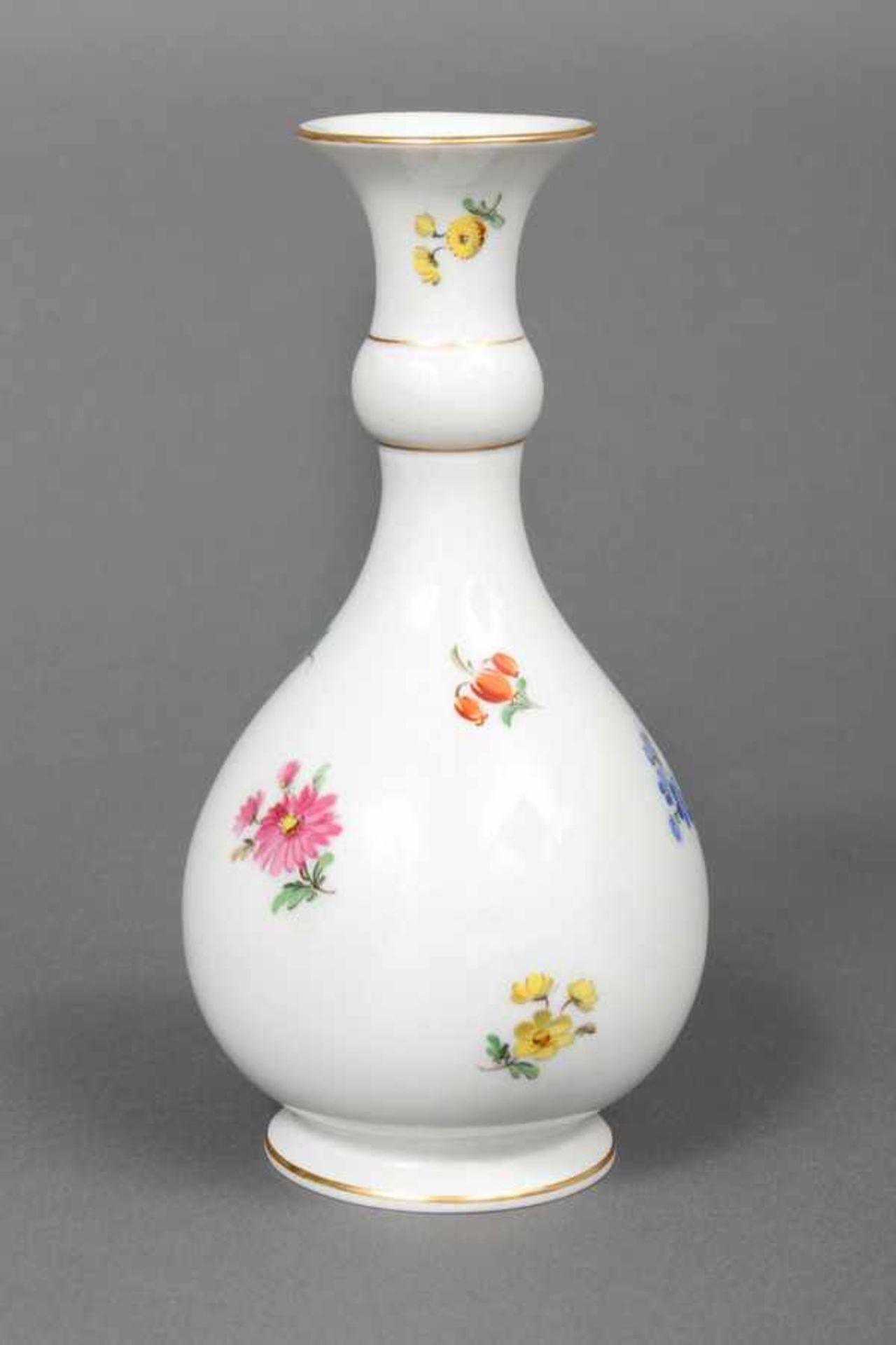 MEISSEN Vase Porzellan, ¨Flaschenkürbis-Form¨ mit Streublümchendekor, Goldrand, H ca. 16cm