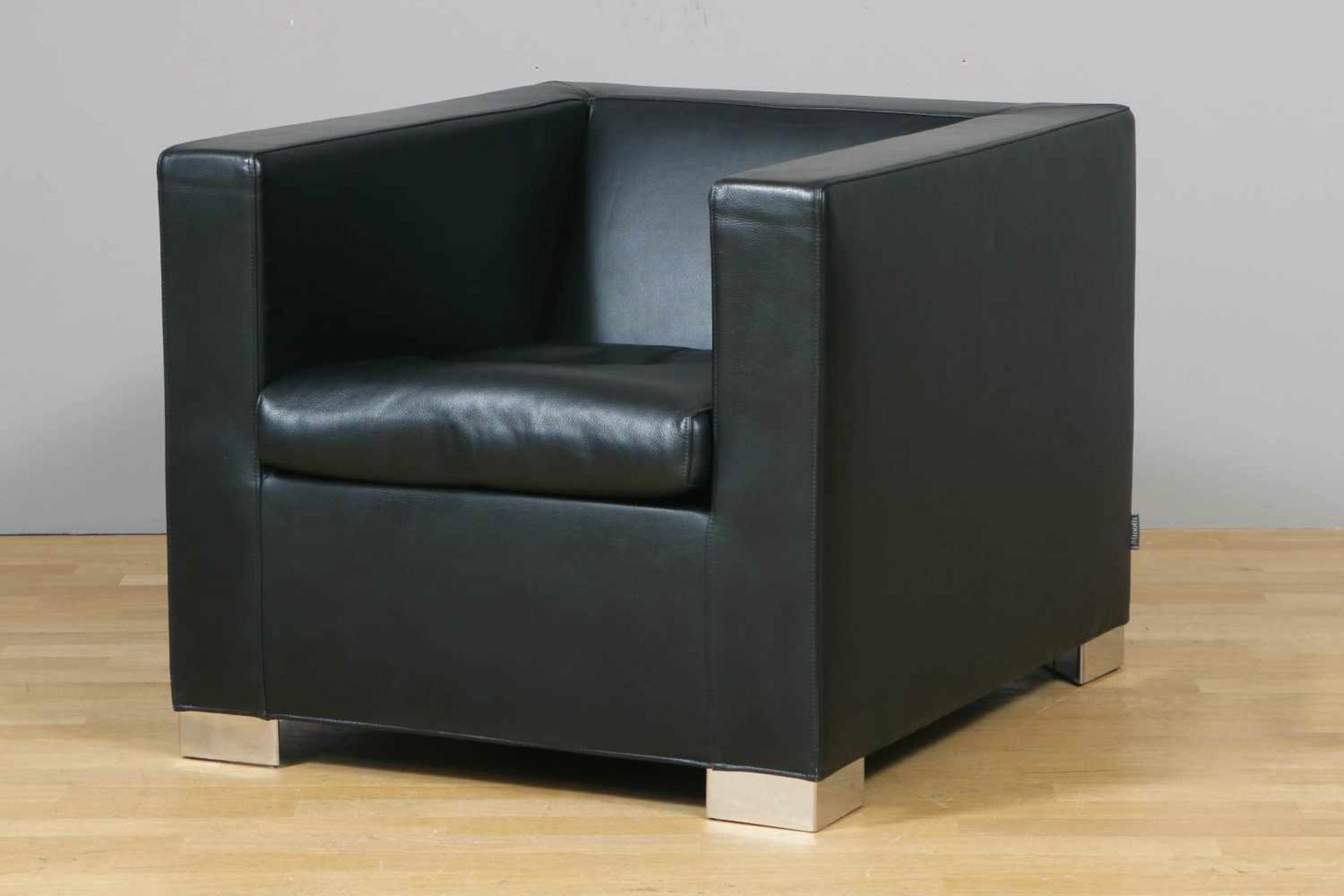 MINOTTI Lounge-/Armlehnsessel Italien, allseitig schwarz beledert, würfelförmig, loses Sitzkissen,