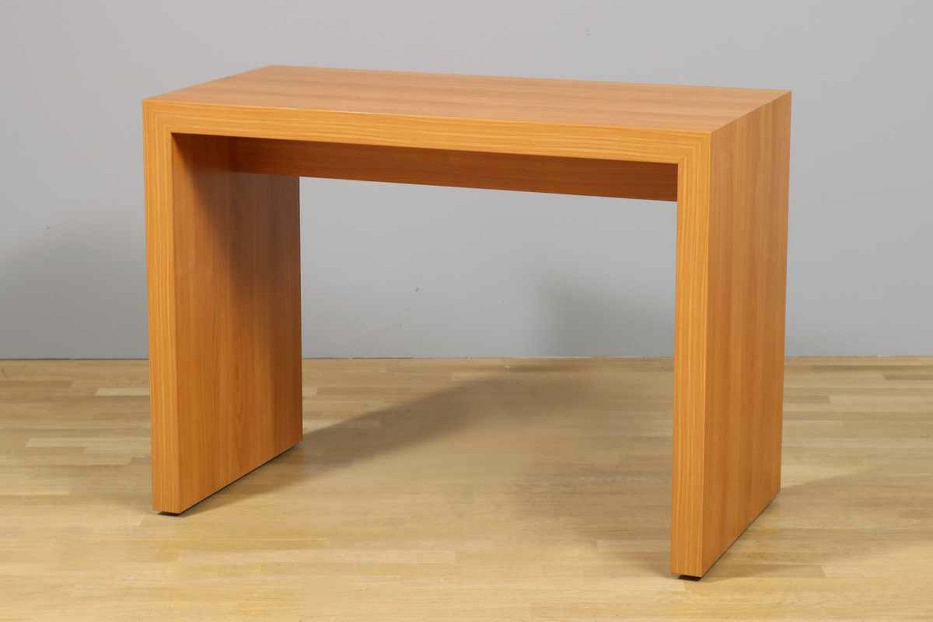 Schreibtisch/Konsole wohl Kirschbaum, furniert, Wangenform, unbekannter Hersteller des späten 20.