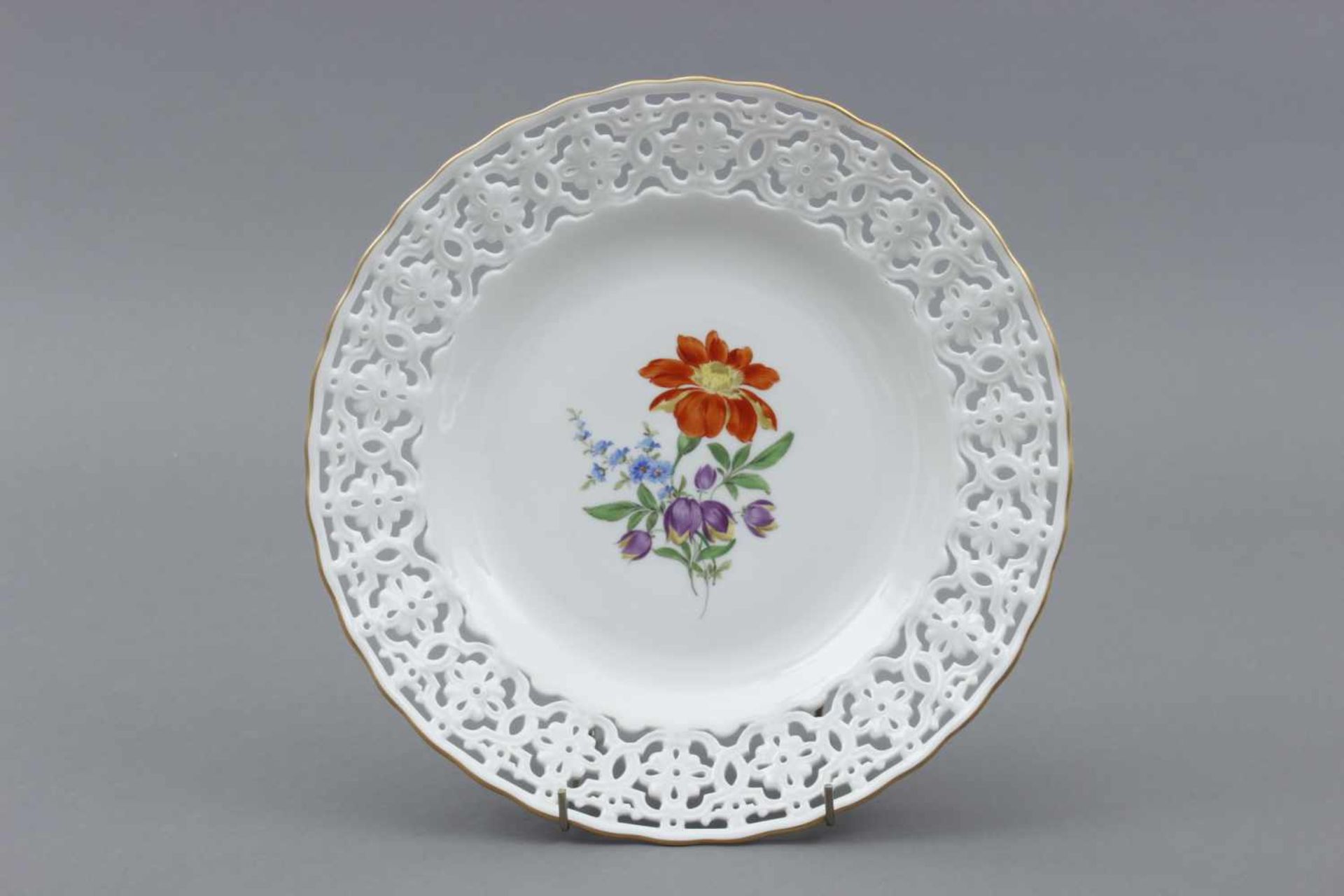 MEISSEN Durchbruchteller Spiegel mit Floral-Dekor, Gitterrand, 2.H. 20. Jhdt., D 35cm