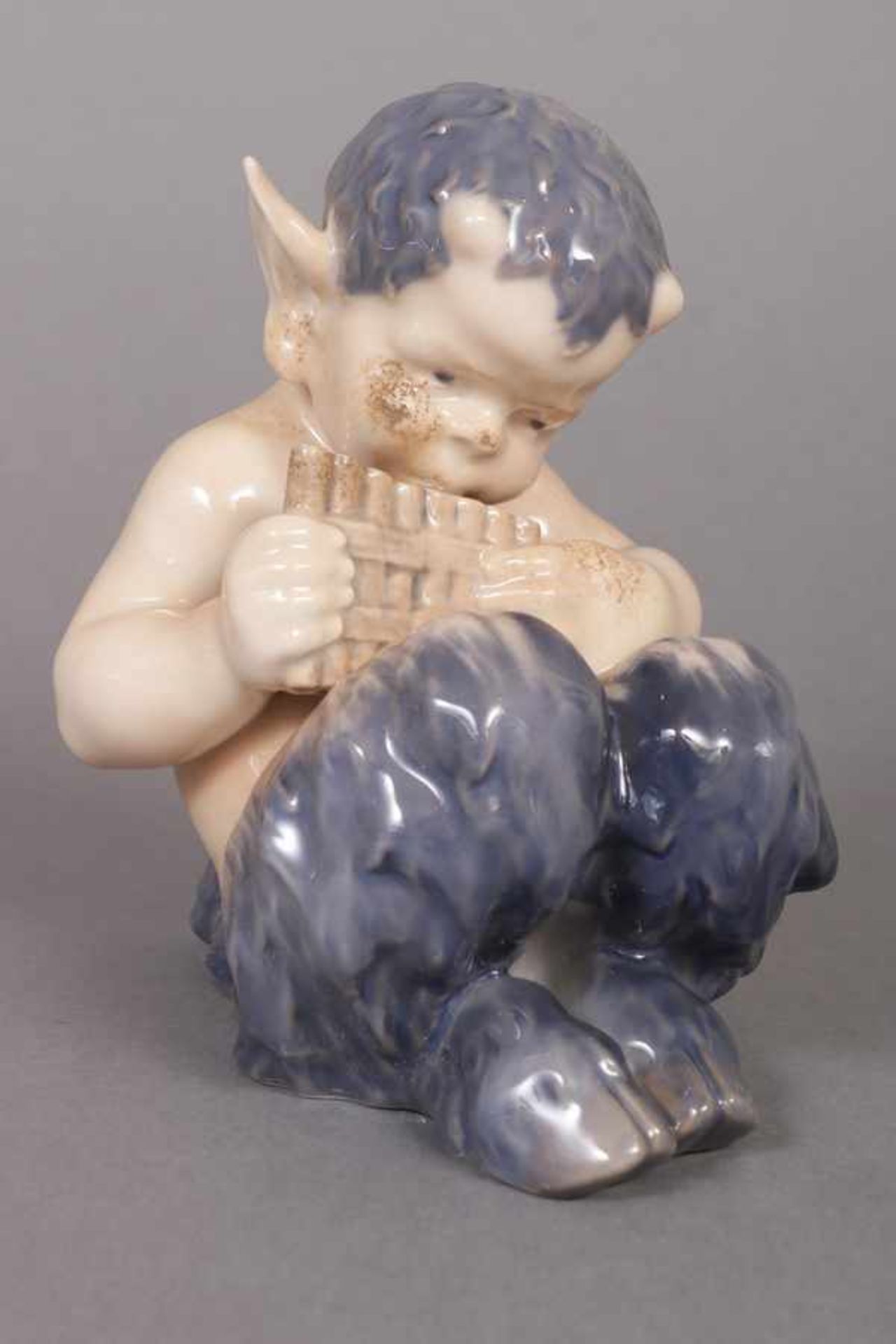 ROYAL COPENHAGEN Porzellanfigur ¨Faun mit Panflöte¨ 20. Jhdt., Entwurf Christian Ludvig Thomsen,