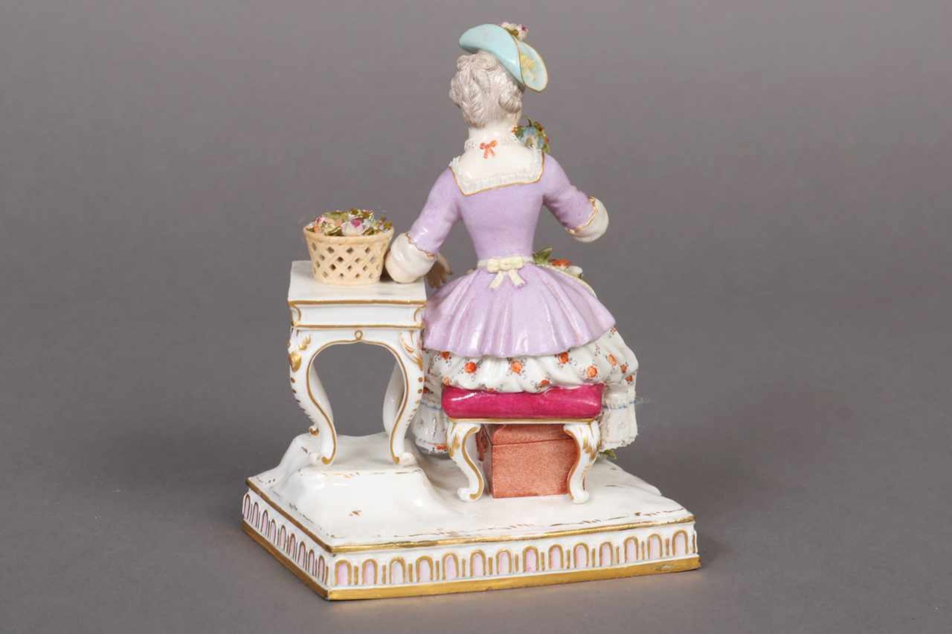 MEISSEN Porzellanfigur ¨Der Geruch¨ 2. Hälfte 19. Jhdt., Entwurf Johann Karl Schönheit, Model-Nr. - Bild 2 aus 3