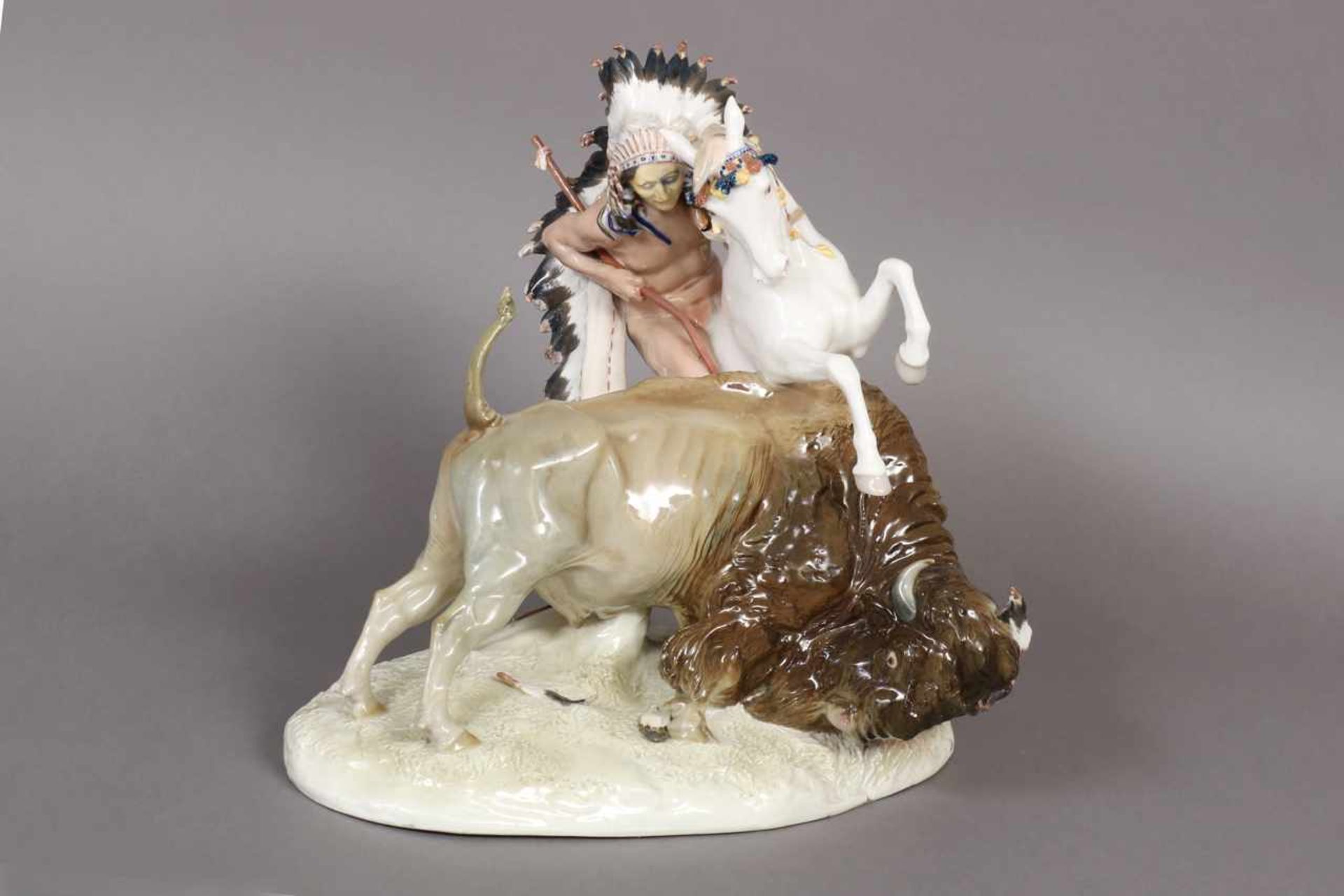 Große MEISSEN Porzellanfigurengruppe ¨Indianerhäuptling zu Pferd¨ um 1900, Entwurf Erich Hösel,