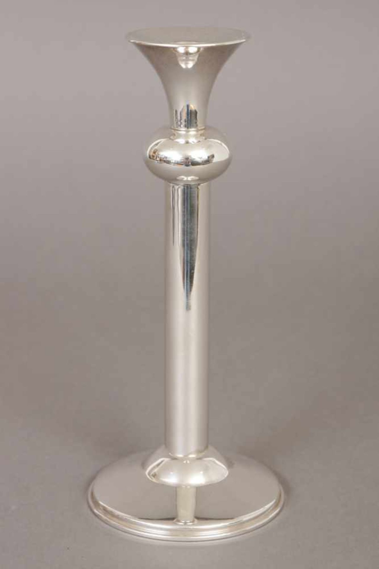 Silber-Leuchter im Stile des Art Deco 900er Silber, ausgestellte Tülle an zylindrischem Schaft auf