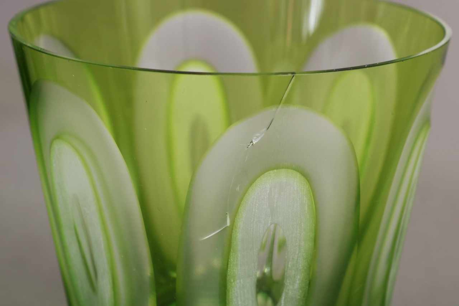 6 CARL ROTTER (Lübeck) Wassergläser grünes Glas, mit Wellenschliffdekor, 1 bestoßen, H 8cm - Bild 2 aus 3