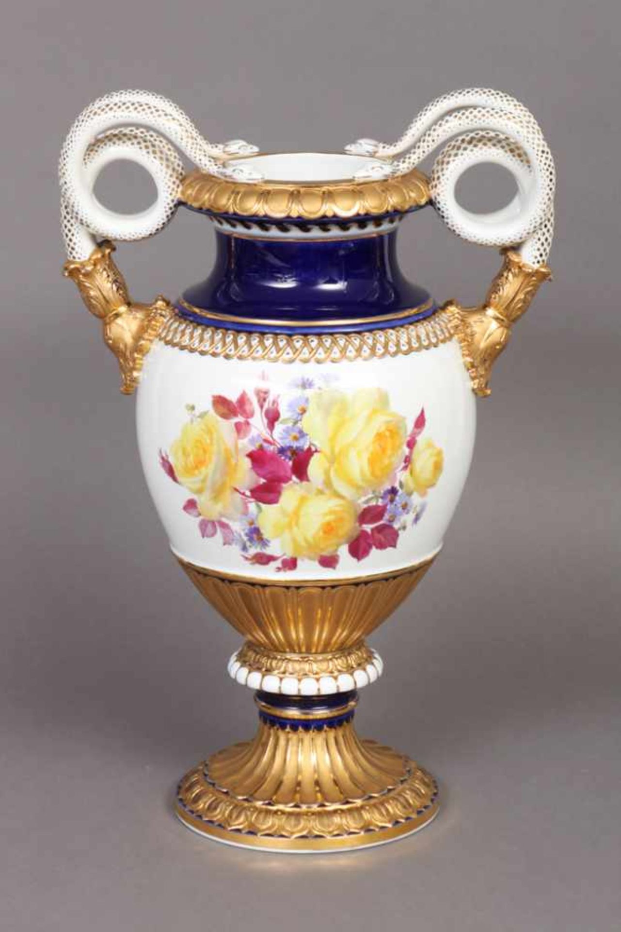 MEISSEN Prunkvase um 1900 (Knaufzeit), amphorenförmiger Korpus auf eingezogenem, reliefiertem - Image 2 of 3