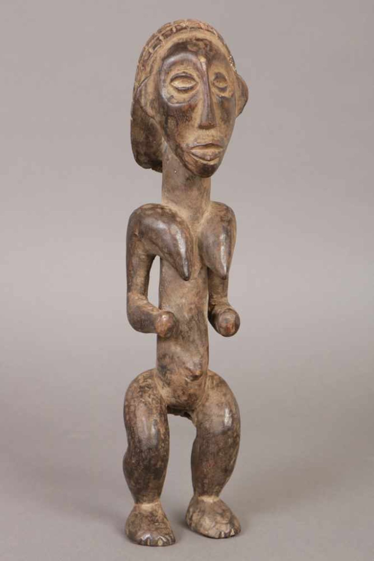 Afrikanische Ritualfigur Holz, dunkel patiniert, Fang, Gabun, stehende weibliche Figur mit