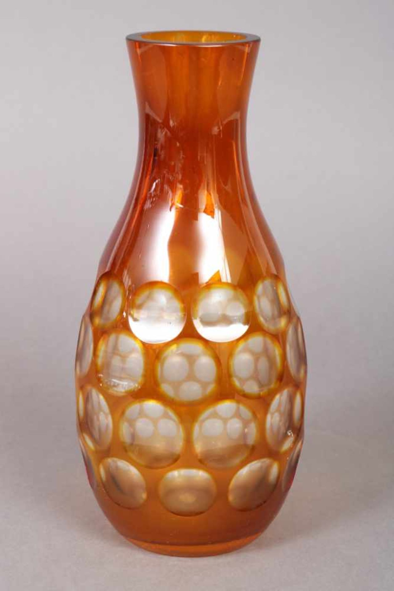 CARL ROTTER (Lübeck) Keulenvase Glas, bernsteinfarben überfangen, Punktschliff, H ca. 30cm