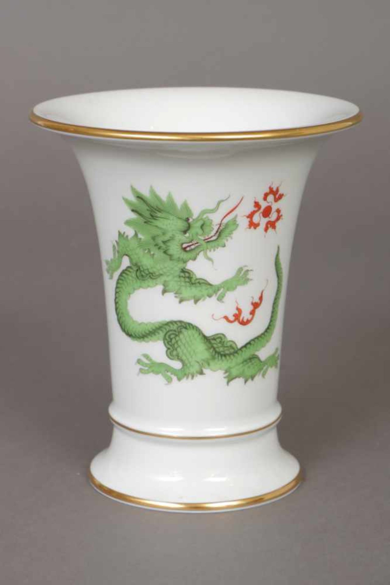 MEISSEN Vase 2. Hälfte 20. Jhdt., Kelchform, ¨Grüner Ming-Drache¨-Dekor mit Goldrand,