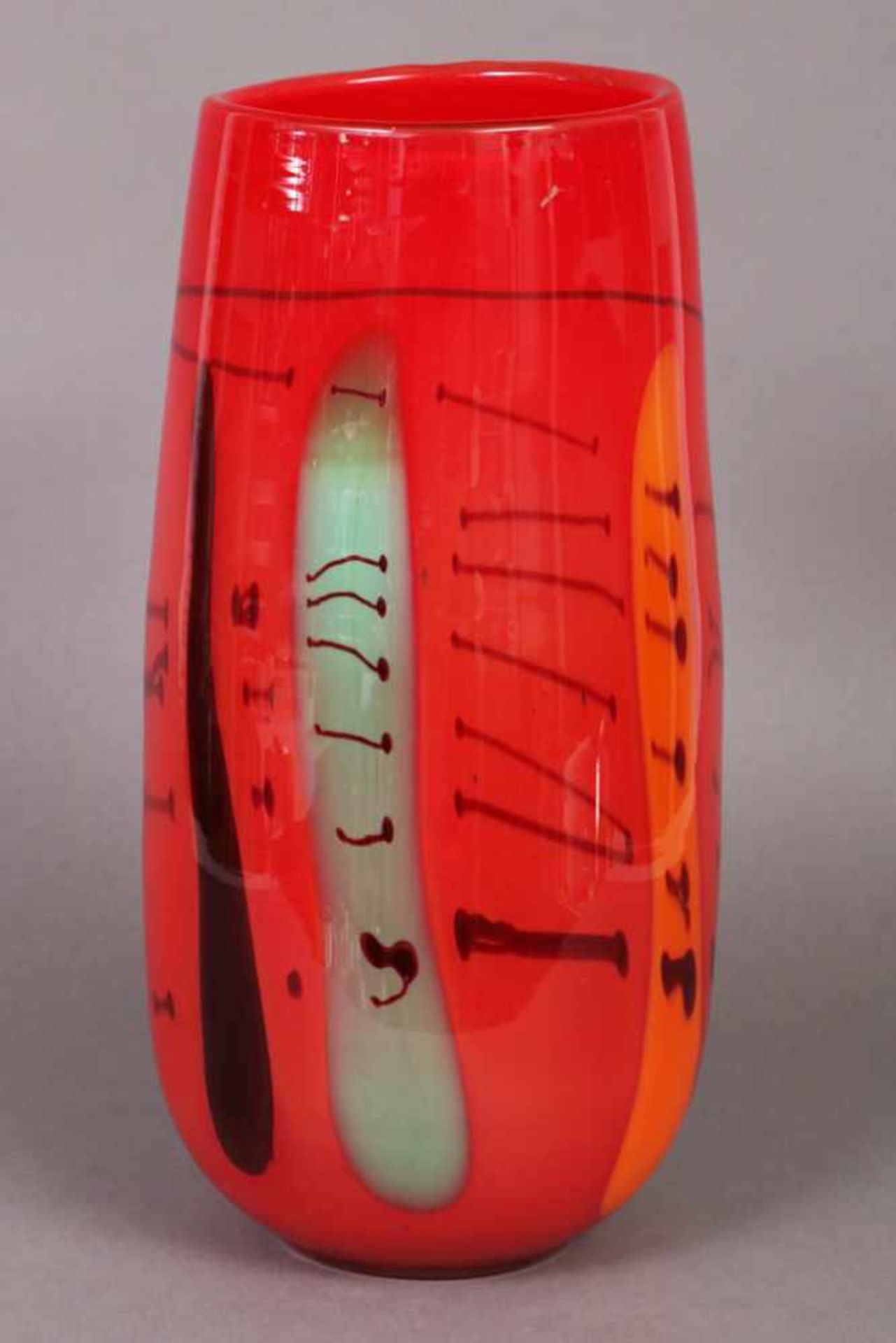 Vase unbekannte Manufaktur, rotes Glas mit braun-gelben Einschmelzungen (¨Fädendekor¨), H ca. 40cm