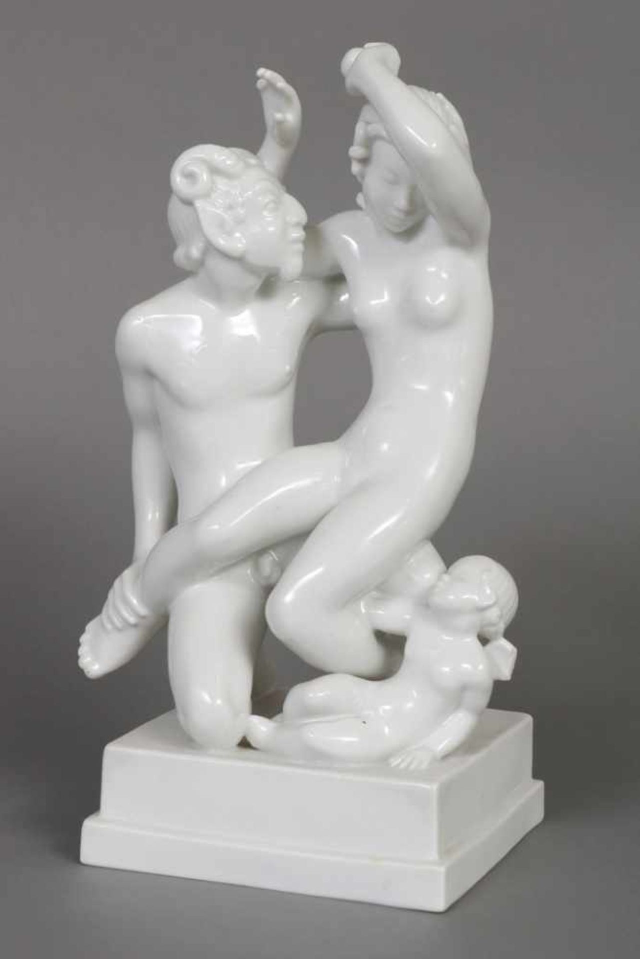 DAHL JENSEN Kopenhagen Figurengruppe ¨Satyr mit Nymphe und Putto¨ um 1910, Weißporzellan,