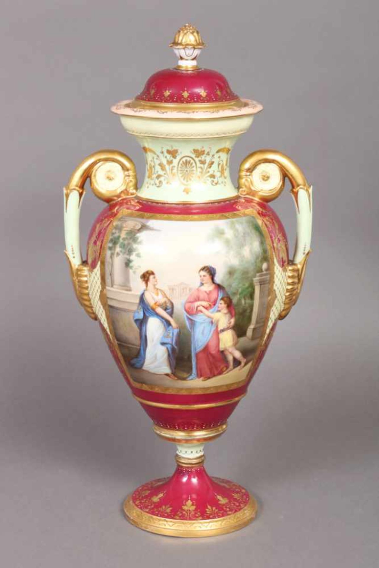 MEISSEN Prunkdeckelvase um 1900 (Knaufzeit), amphorenförmiger Korpus auf eingezogenem Rundfuß,