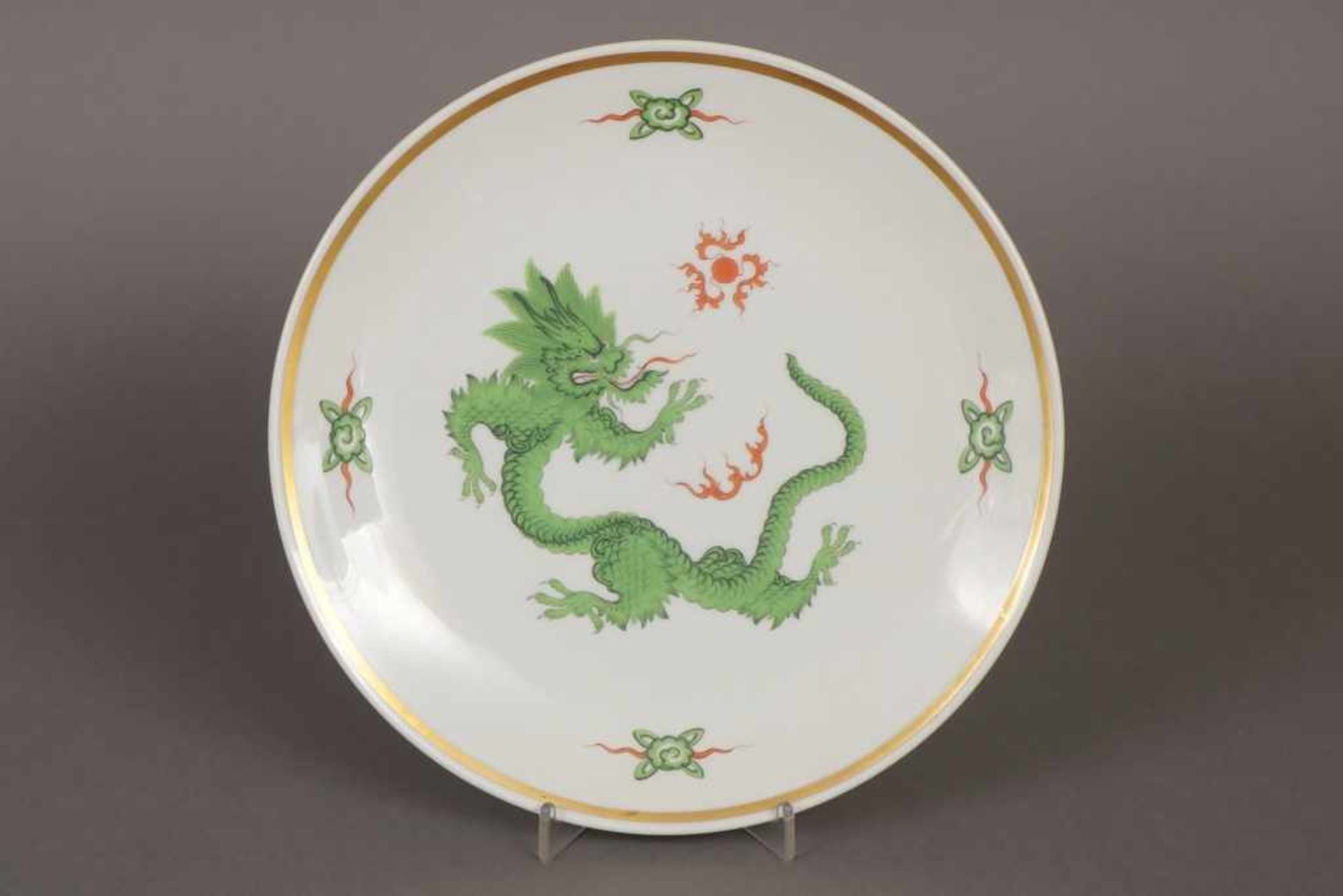 MEISSEN Teller 2. Hälfte 20. Jhdt., ¨Grüner Mingdrache¨-Dekor, Goldrand, Schwertermarke, D 25,5cm