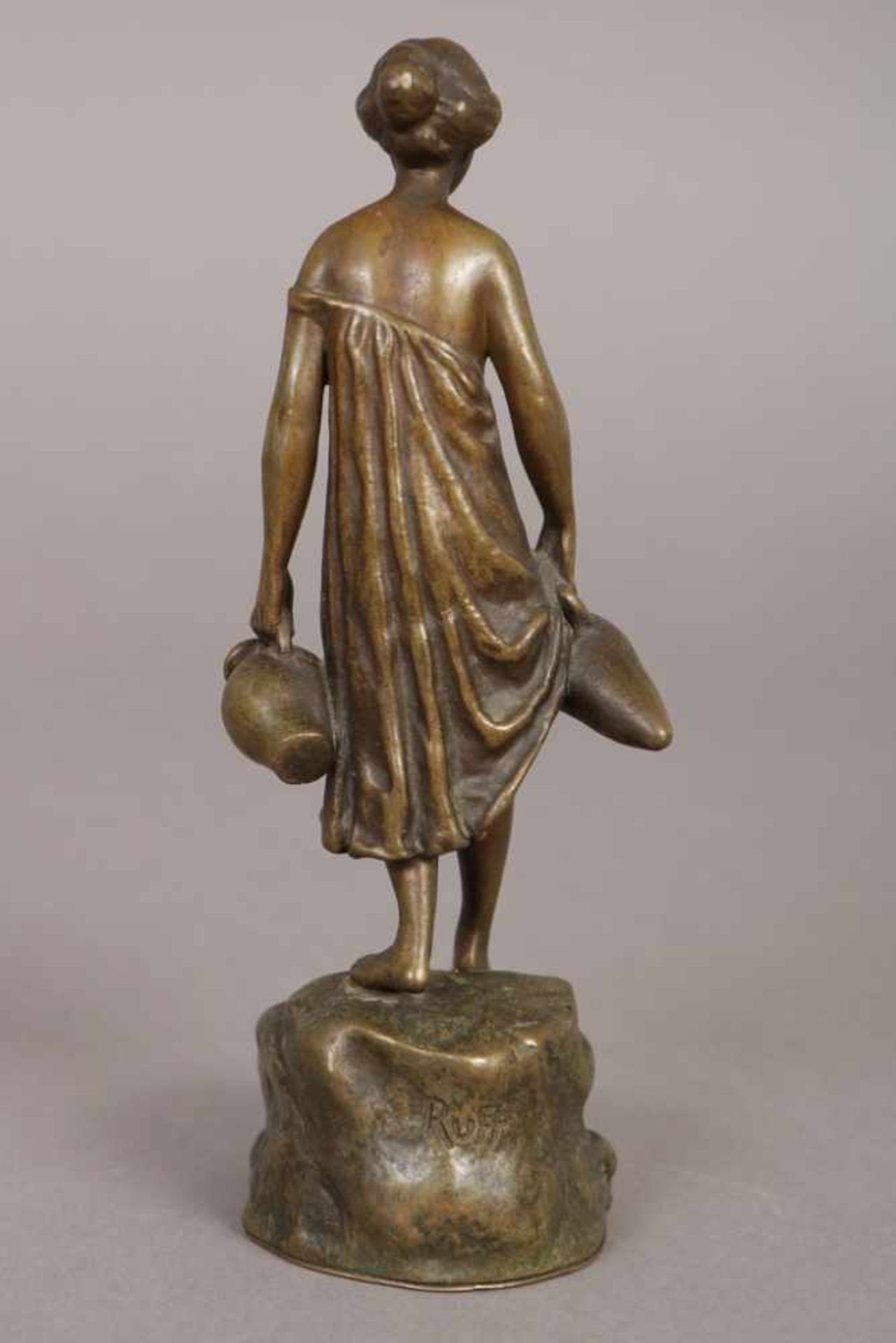 ANDOR RUFF (1885-1951) Bronzefigur ¨Wasserträgerin¨ auf Sockel signiert ¨Ruff¨, H 16,5cm - Image 2 of 3