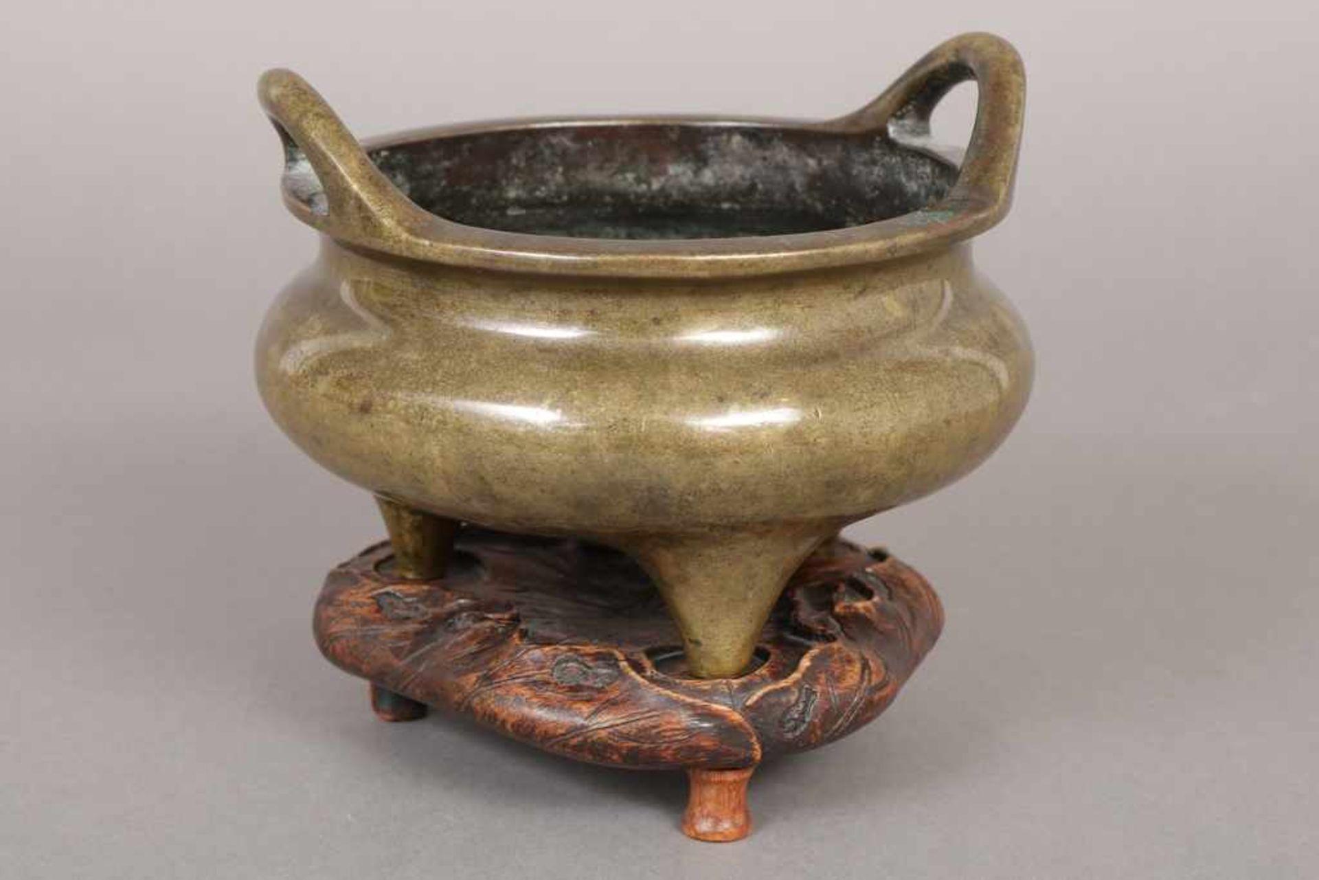 Chinesisches Ritualgefäß Bronze, Qing-Dynastie (1644-1912, hier wohl 18. Jhdt.), 3-Fuß-Form, rund,