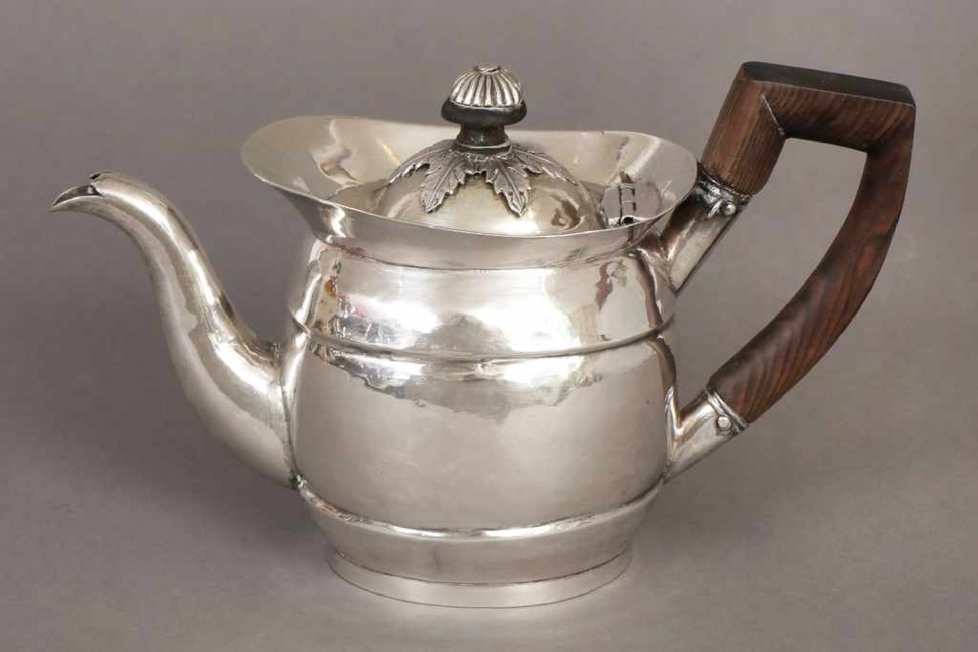 Empire Silber-Teekanne 84 Zolotnik, Russland, um 1800, tonnenförmiger Korpus mit geschwungenem