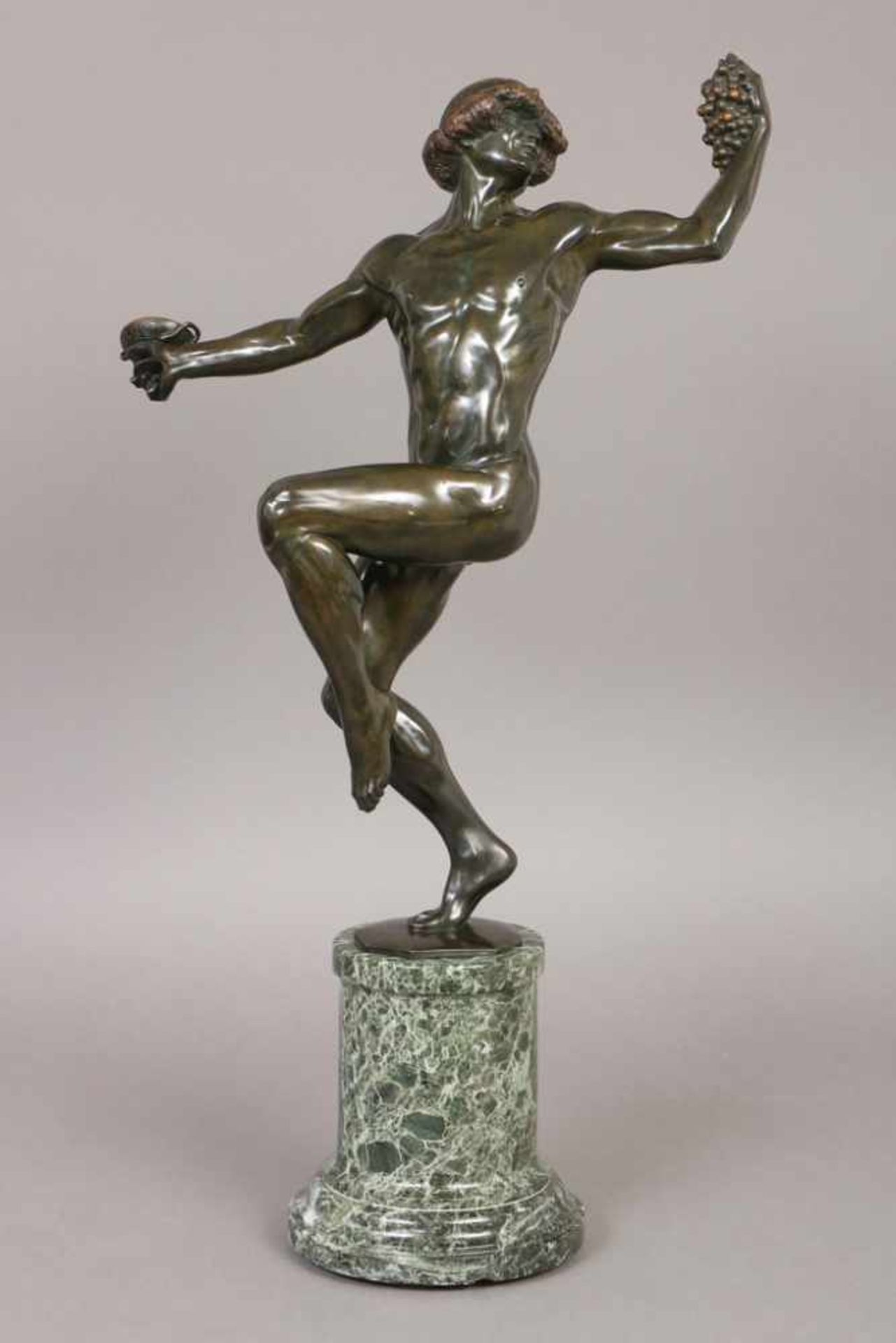 RUDOLF MARCUSE (1878-1929) Bronzefigur ¨Tanzender Bacchant¨ dunkel patiniert, Figur eines