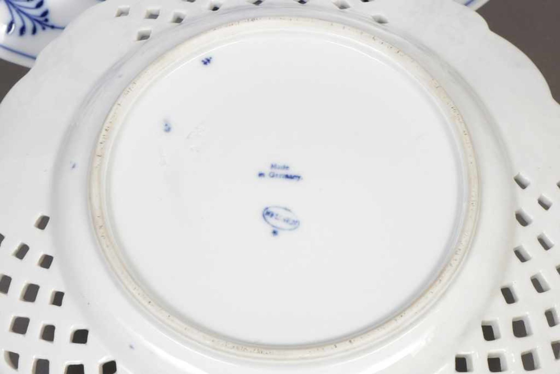 2 STADT MEISSEN/CARL TEICHERT Porzellane um 1900, unterglasurblaues ¨Zwiebelmuster¨-Dekor, bestehend - Bild 2 aus 2