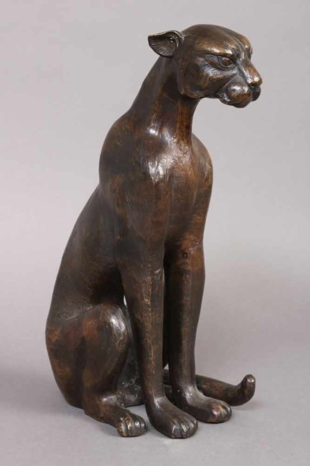 Bronzefigur ¨Sitzender Puma¨ unbekannter Künstler des 20. Jhdts., dunkel patiniert, H ca. 37cm - Image 2 of 2