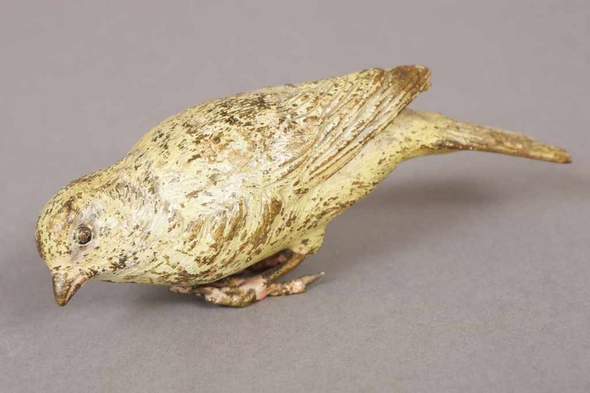 Wiener Bronze, ¨Vogel¨ naturalistische Temperastaffage (gelb-beige), um 1900, L ca. 12cm,