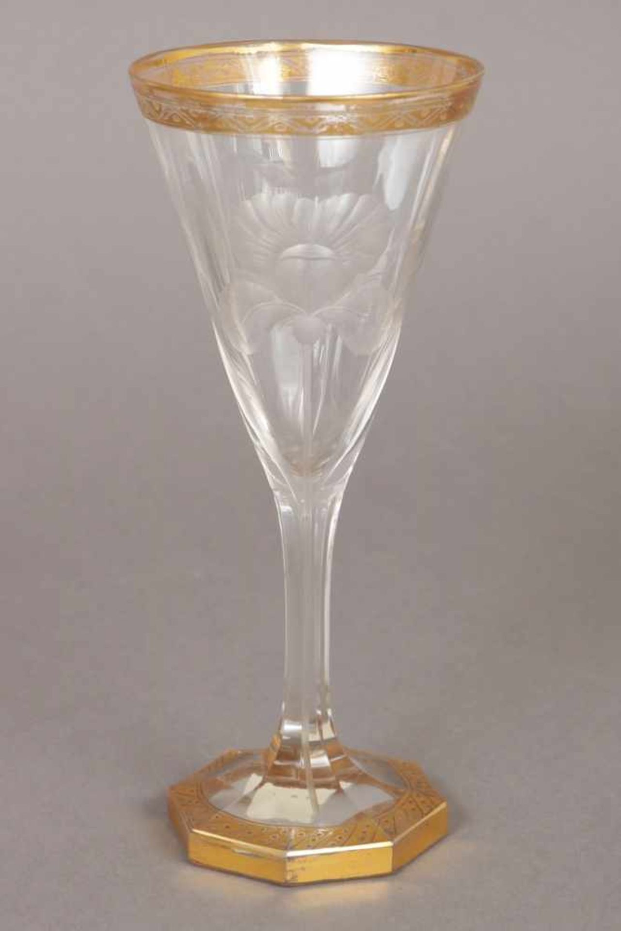Wohl MOSER (Karlsbad) Weinglas farbloses Kristall, um 1900, oktogonaler Stand, Floralschliff (Iris),