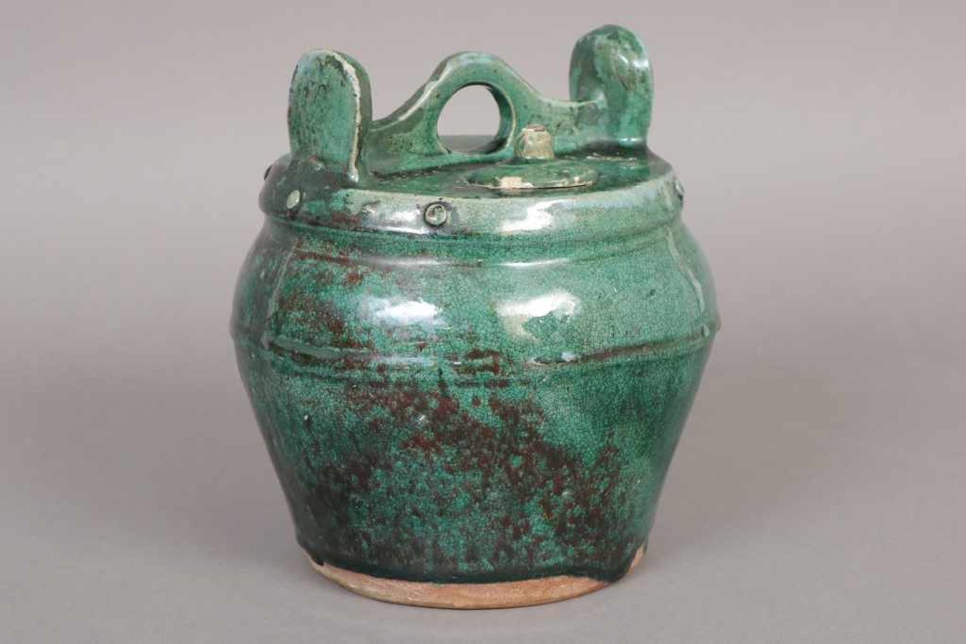 Asiatisches Vorratsgefäß/Kanne Keramik, jadegrün glasiert, China, Qing-Dynastie, kurzer Ausguss, - Image 2 of 3