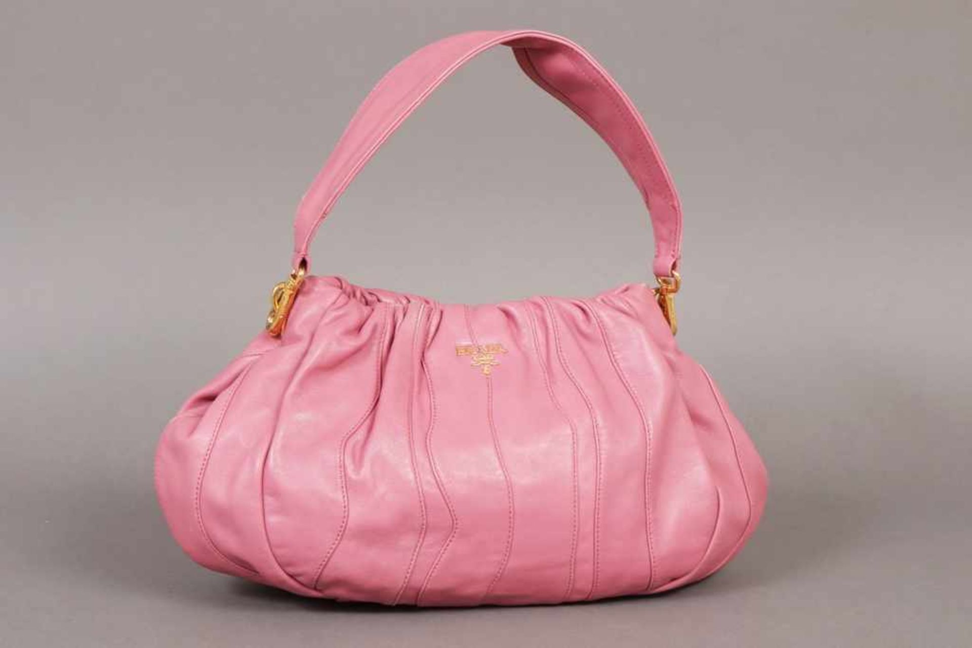 PRADA Handtasche rosa gefärbtes Glattleder, abnehmbare Trageriemen (Schulter und Arm), ca.