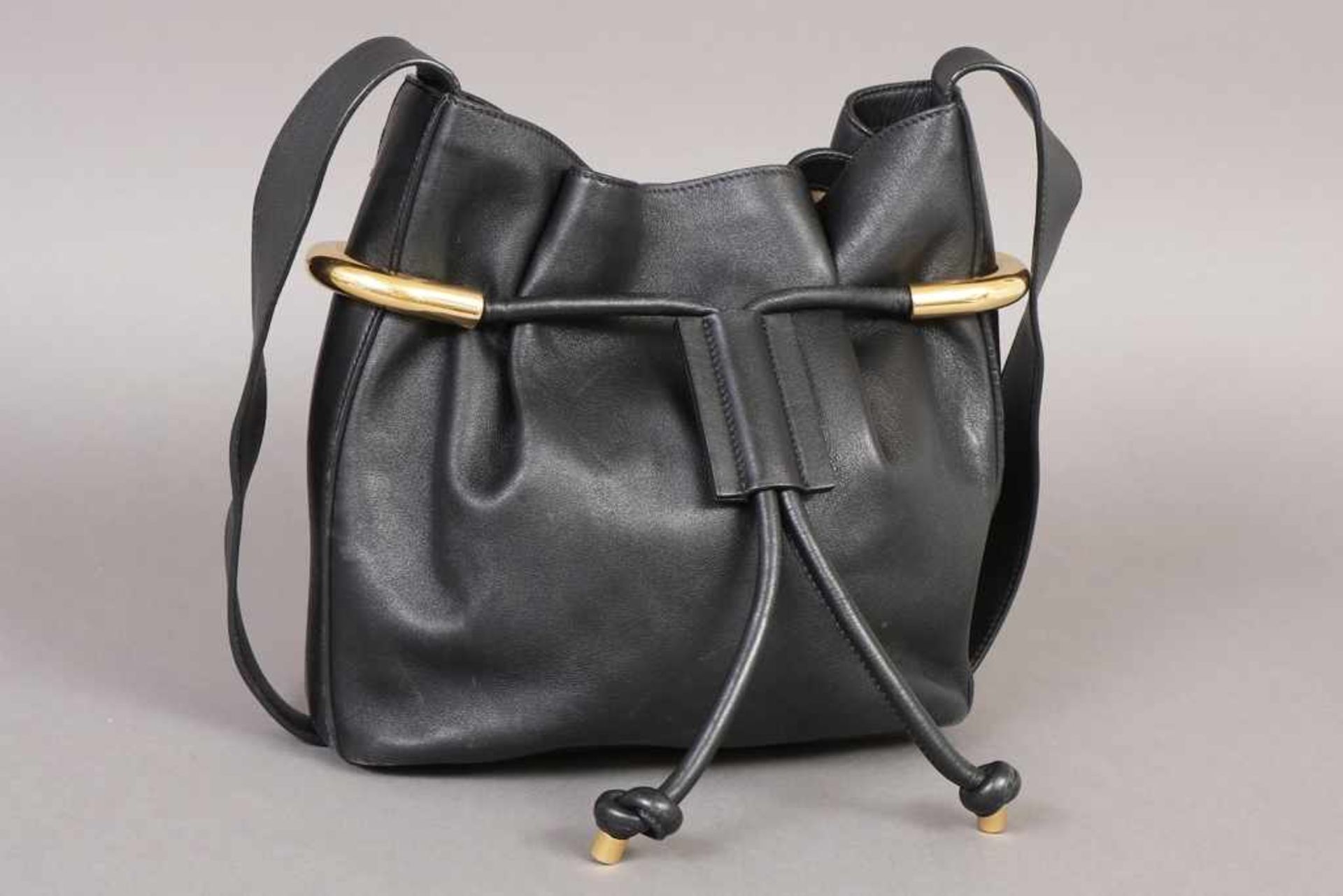 CHLOÉ Handtasche schwarzes Leder, breiter Schulterriemen, vergoldete Zierelemente, herausnehmbare