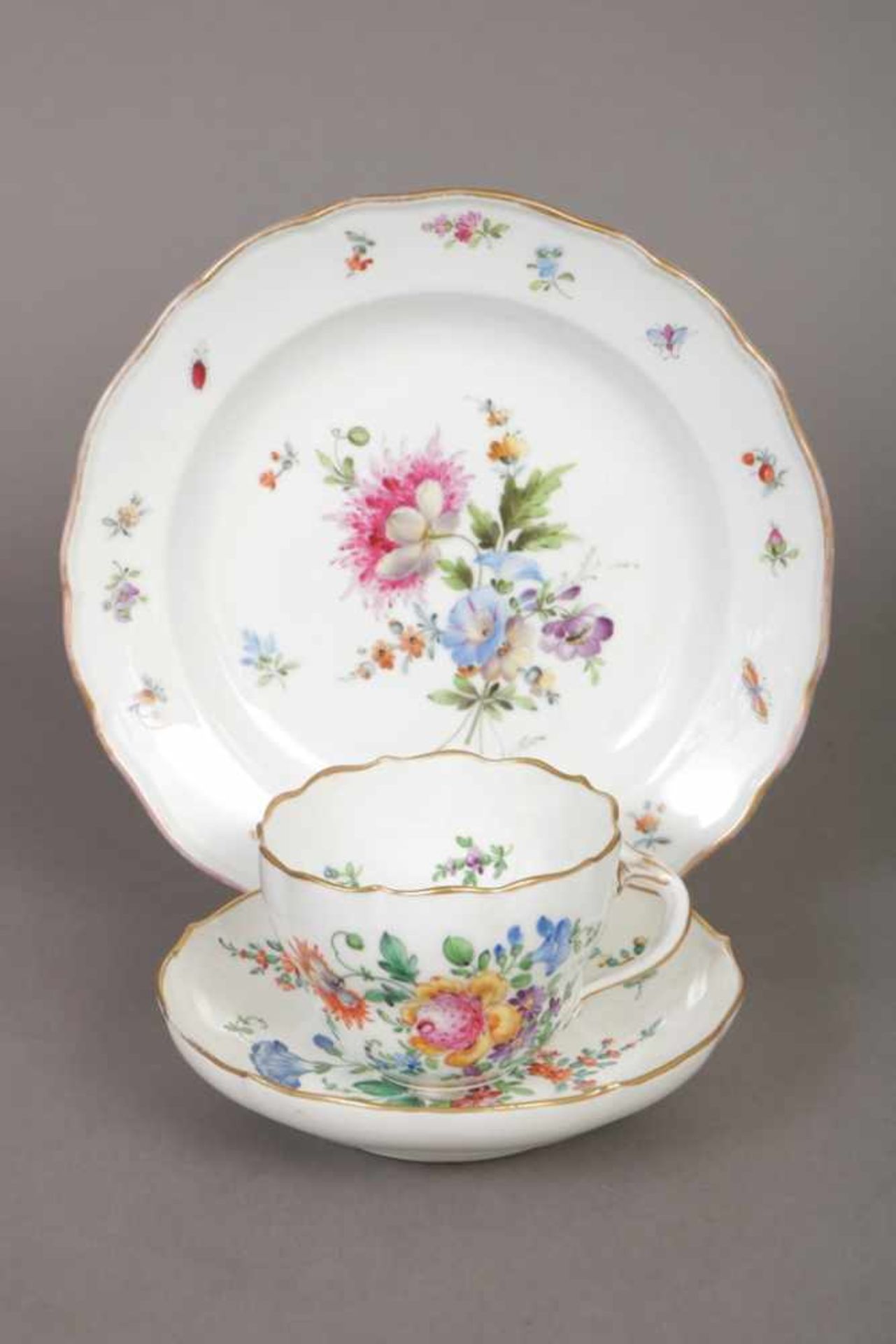 MEISSEN Gedeck um 1900 (Knaufzeit), Form ¨Neuer Ausschnitt¨, bestehend aus Tasse mit Untertasse