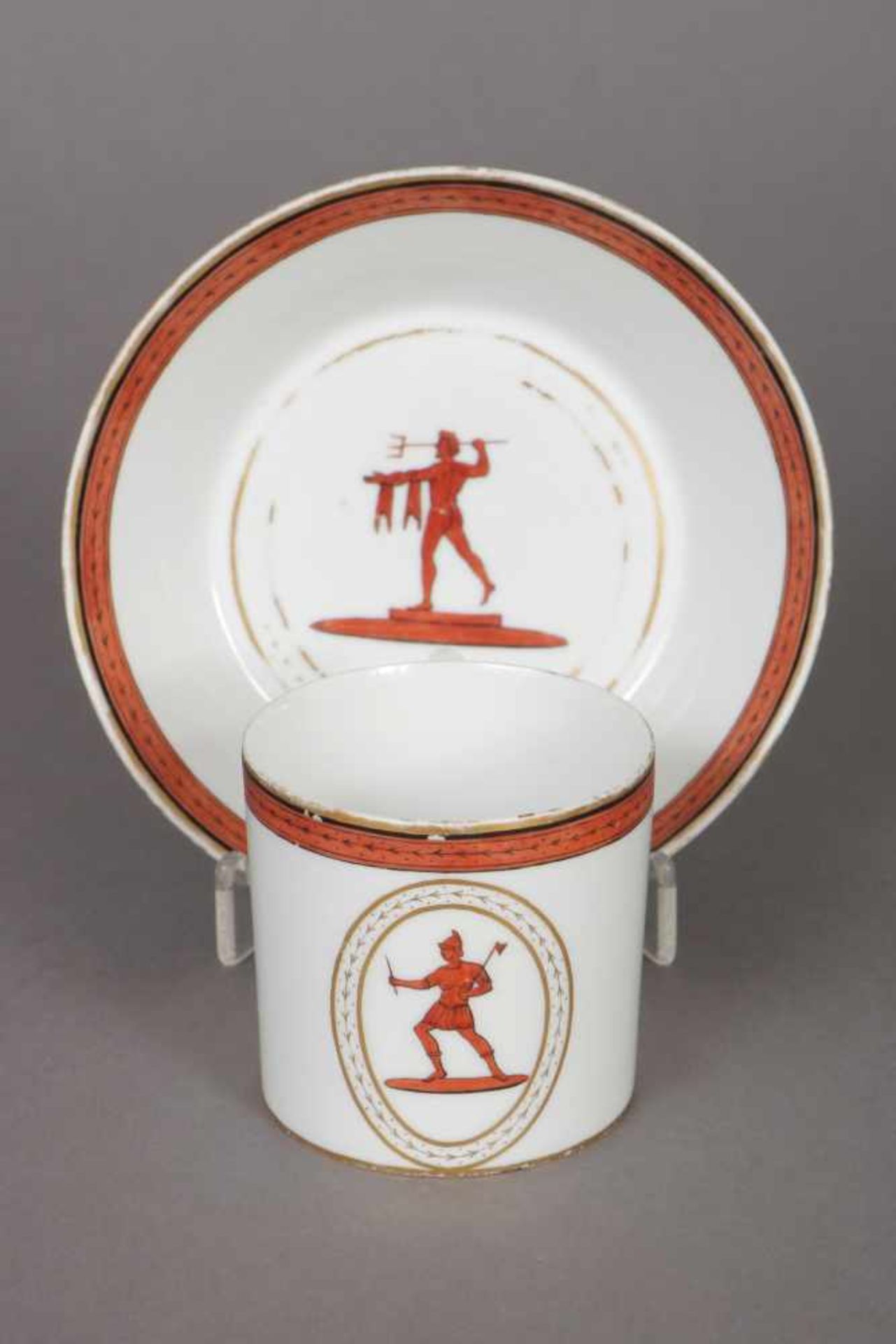 FÜRSTENBERG Tasse mit Untertasse um 1820-1830, ovale Reserve mit antikisierendem Krieger,