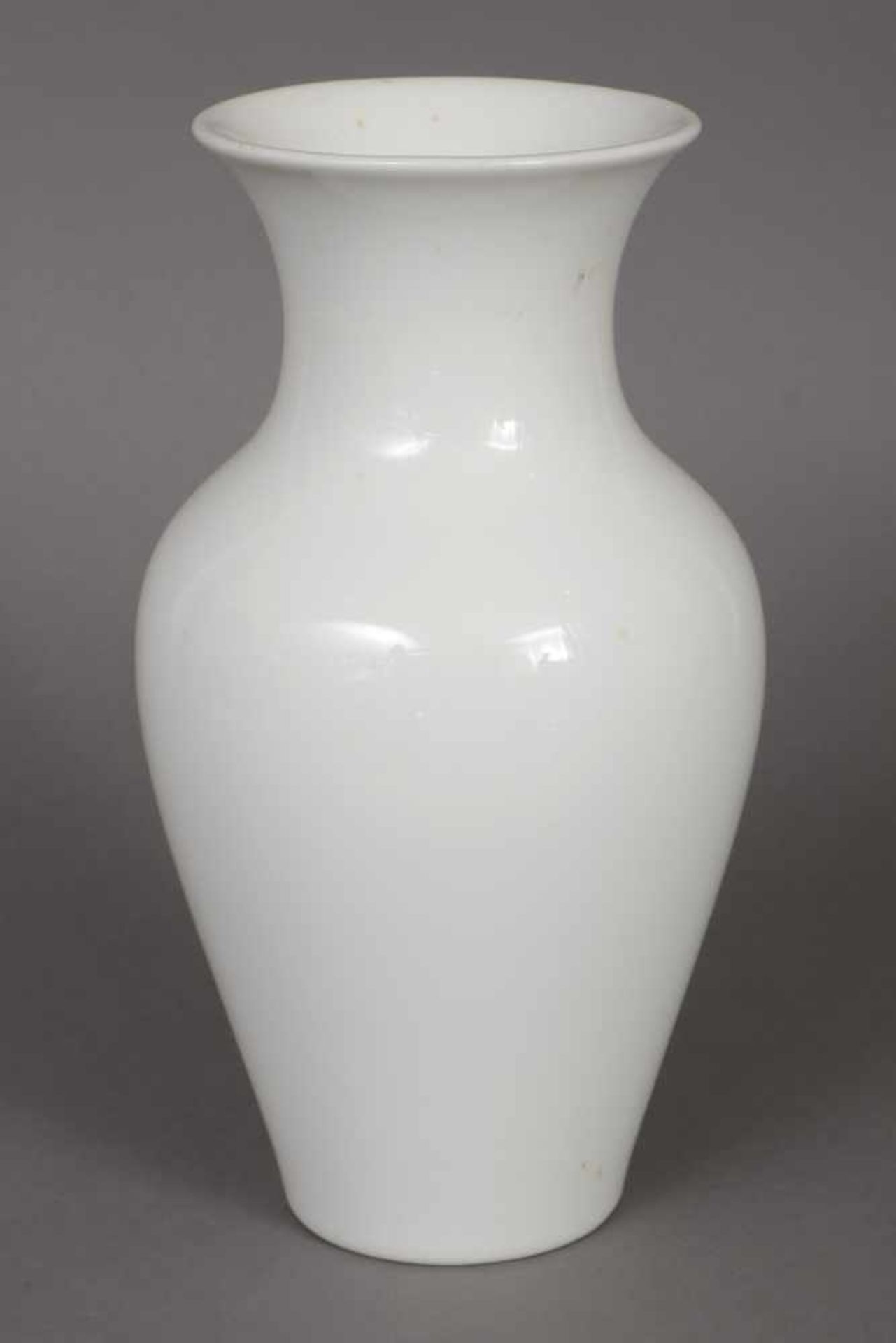 KPM BERLIN Vase 2. Hälfte 20. Jhdt., Weißporzellan, Balusterform, Zeptermarke, H 18cm