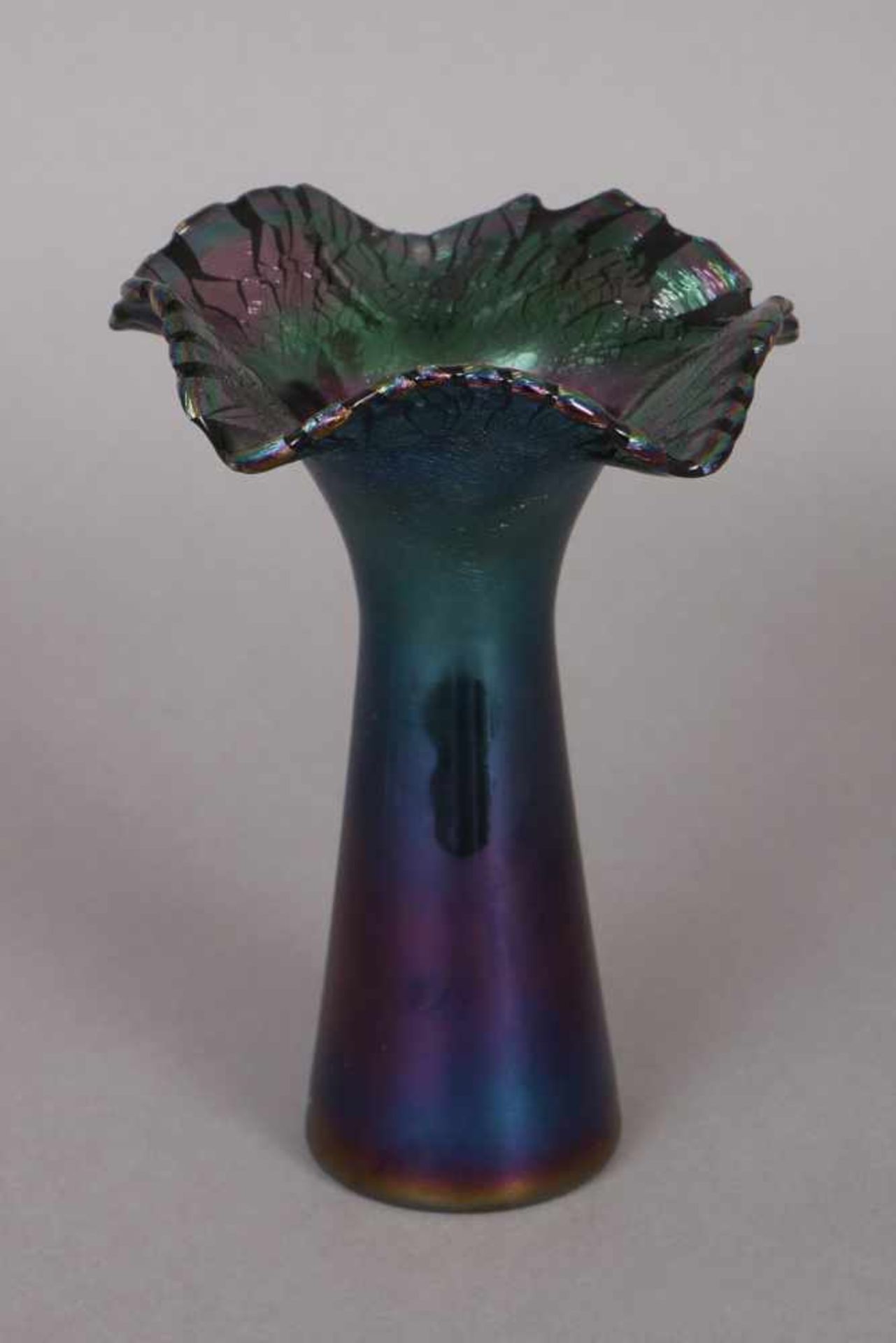 Jugendstil Vase violett-grün irisierendes und lüstrierendes Glas, teilweise craqueliert, weit - Image 2 of 2