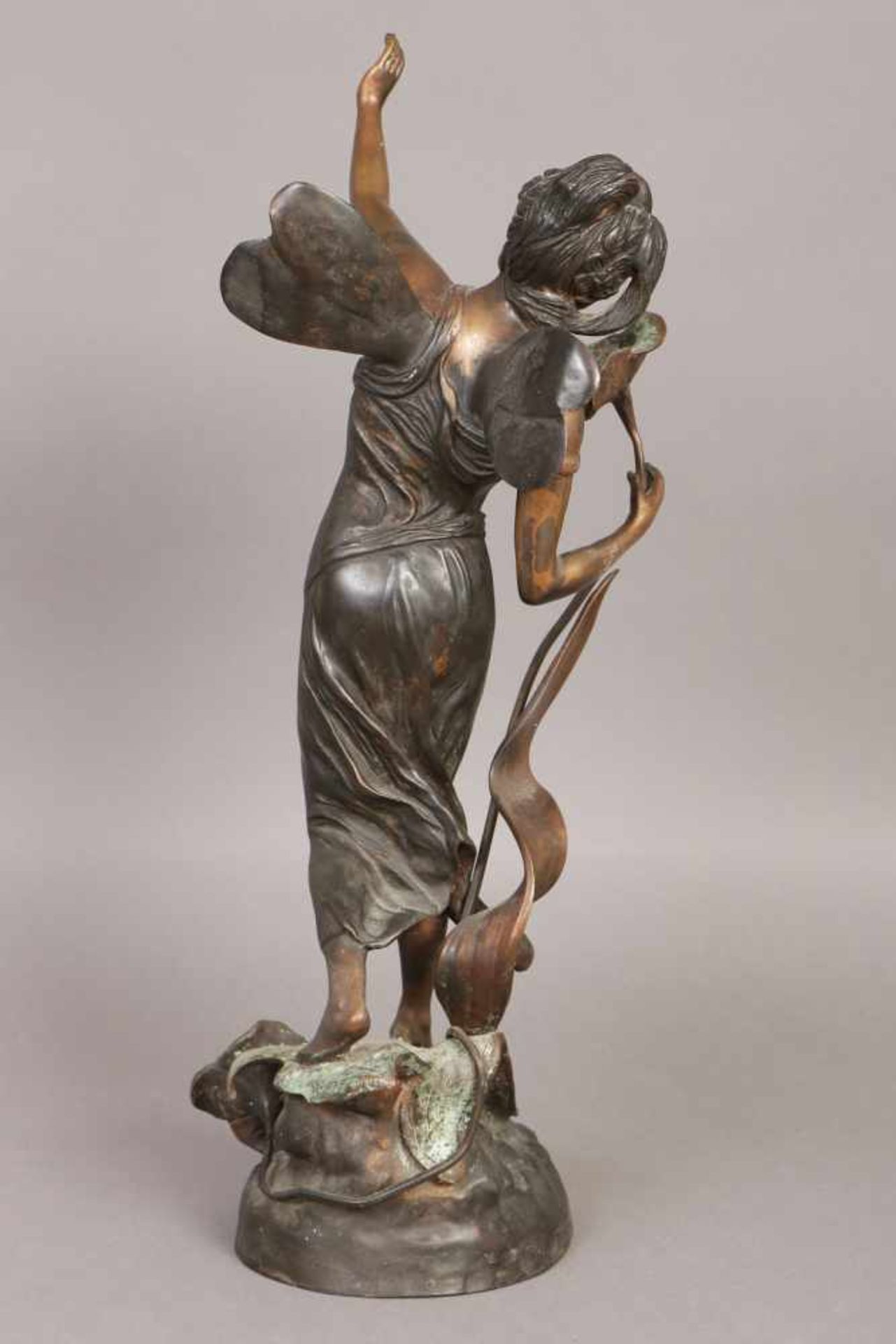 Bronzefigur im Stile des Jugendstil ¨Elfe mit Blumen¨ teilweise dunkel sowie farbig patiniert, - Bild 2 aus 2