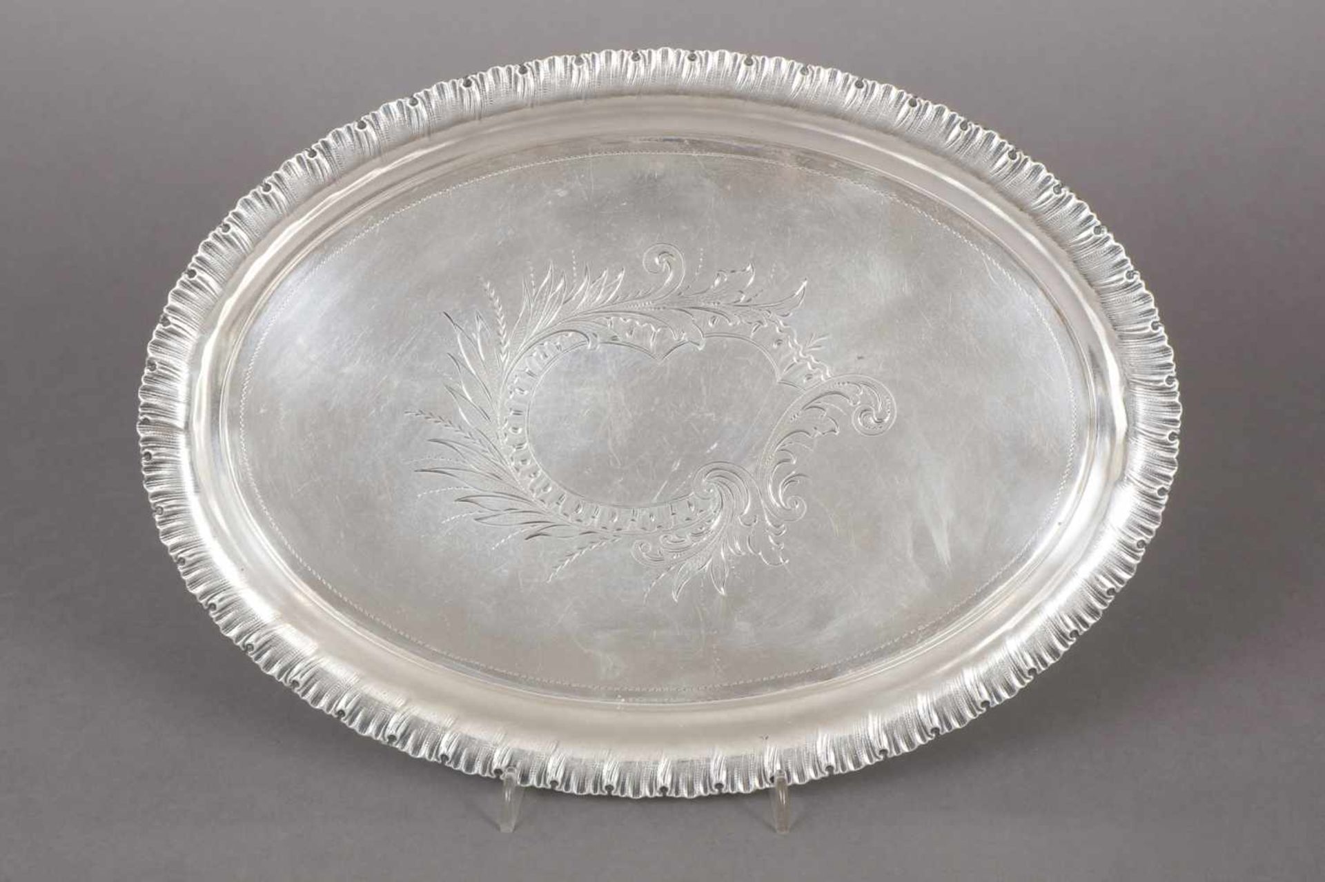 Kleines Silber-Tablett 800er Silber, Deutsch, um 1900, oval, Rand mit Muscheldekor, im Spiegel