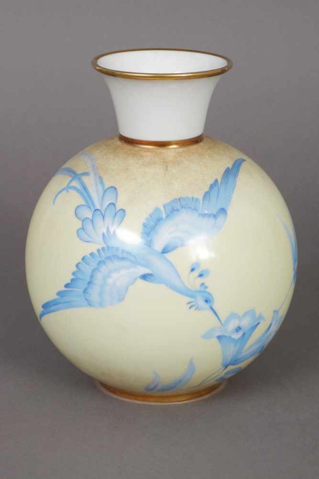 ROSENTHAL Vase um 1937, kugelförmiger Korpus mit trichterförmigem Hals/Mündung, blaues Vogel- und