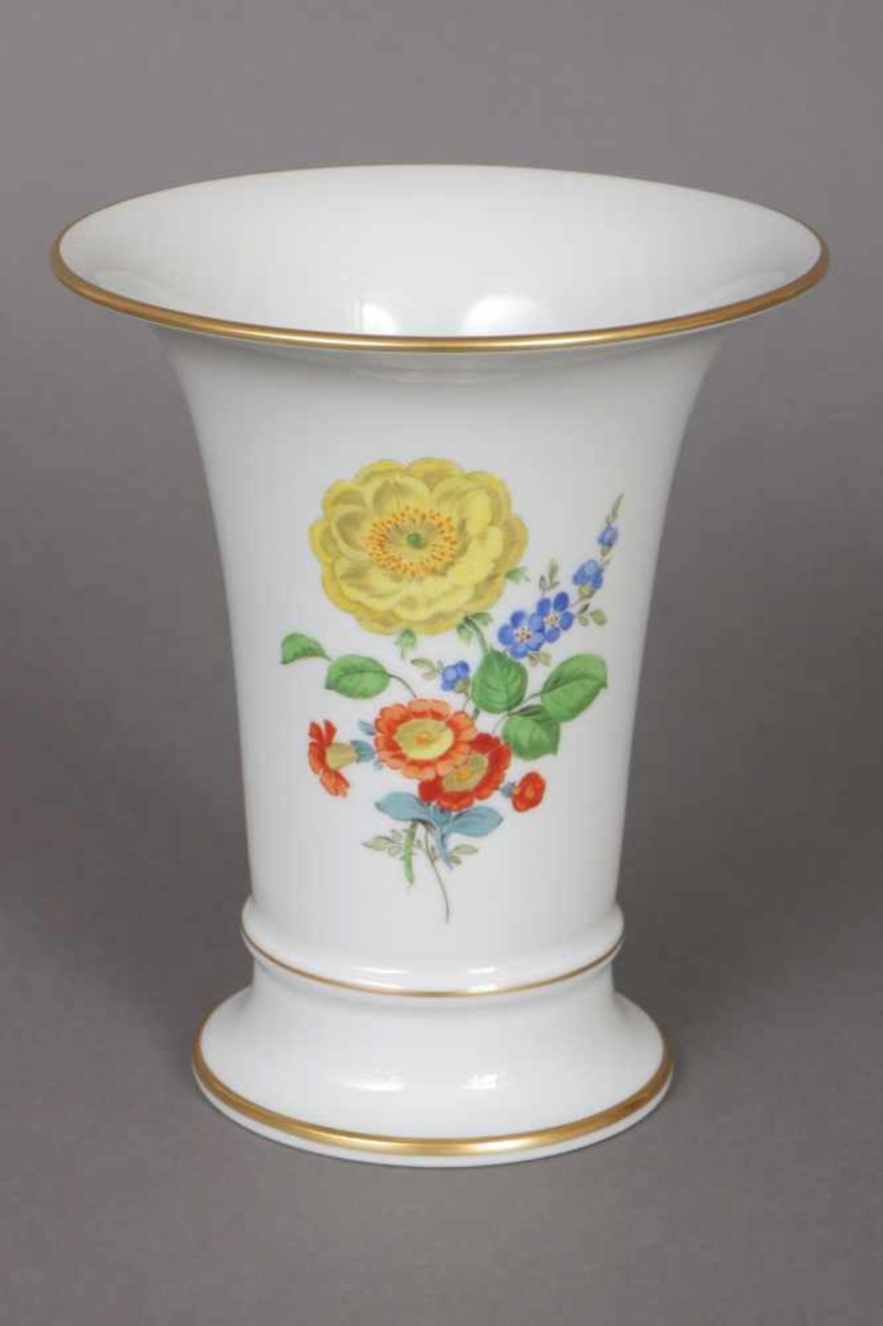 MEISSEN Vase 2. Hälfte 20. Jhdt., sog. Trompetenform, schauseitig polychrome Bouquetmalerei,