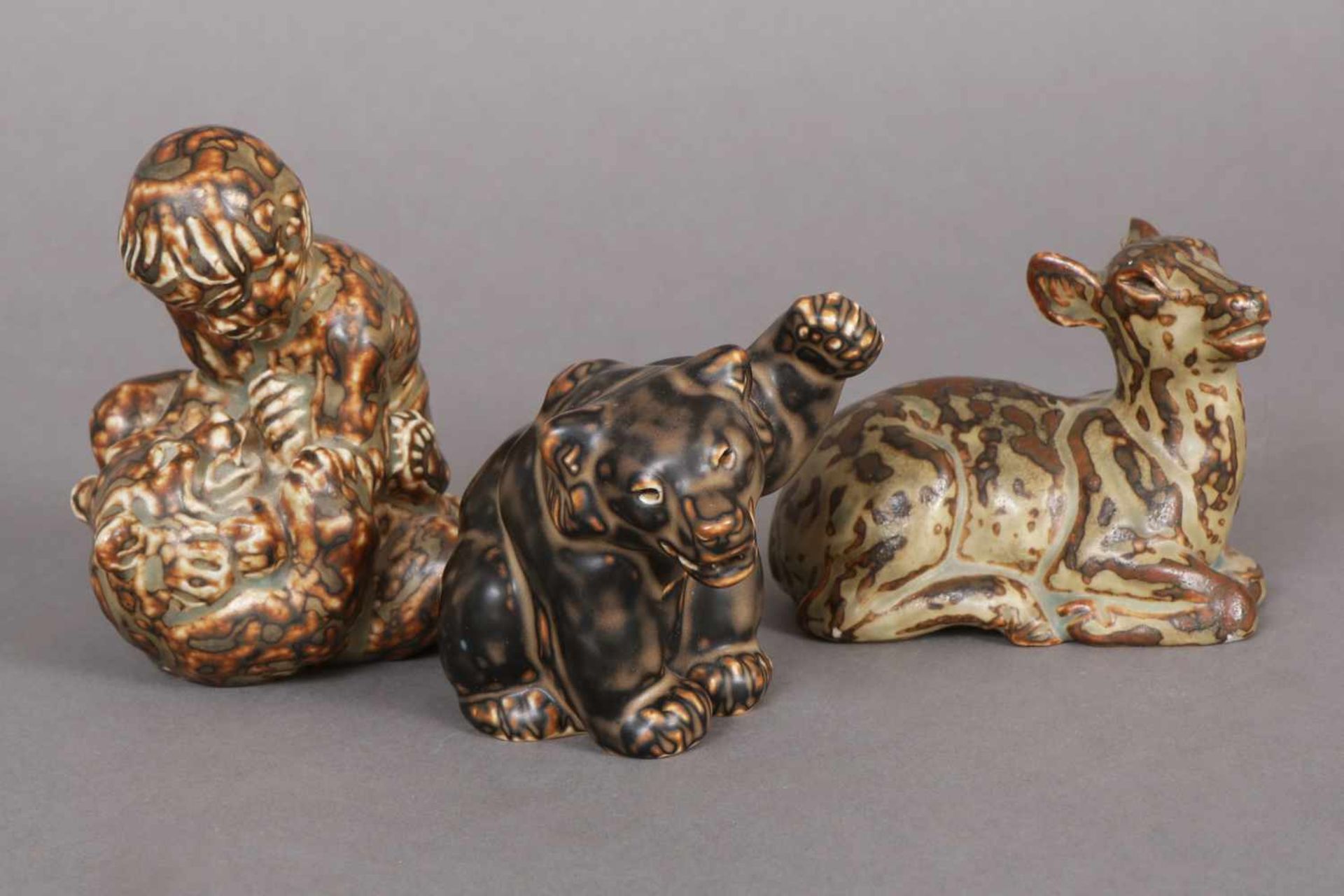3 ROYAL COPENHAGEN Keramikfiguren ¨Bär, Rehkitz und Jüngling mit Bär¨ Entwurf Knud Kyhn (1880-1969),