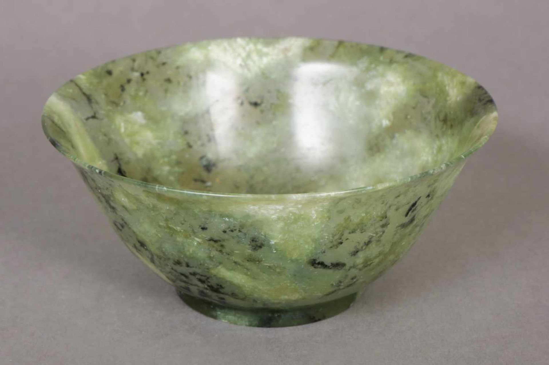 Chinesische Schale sogenannte ¨Spinach-Jade¨ Optik, grüner Stein, D 12,5cm