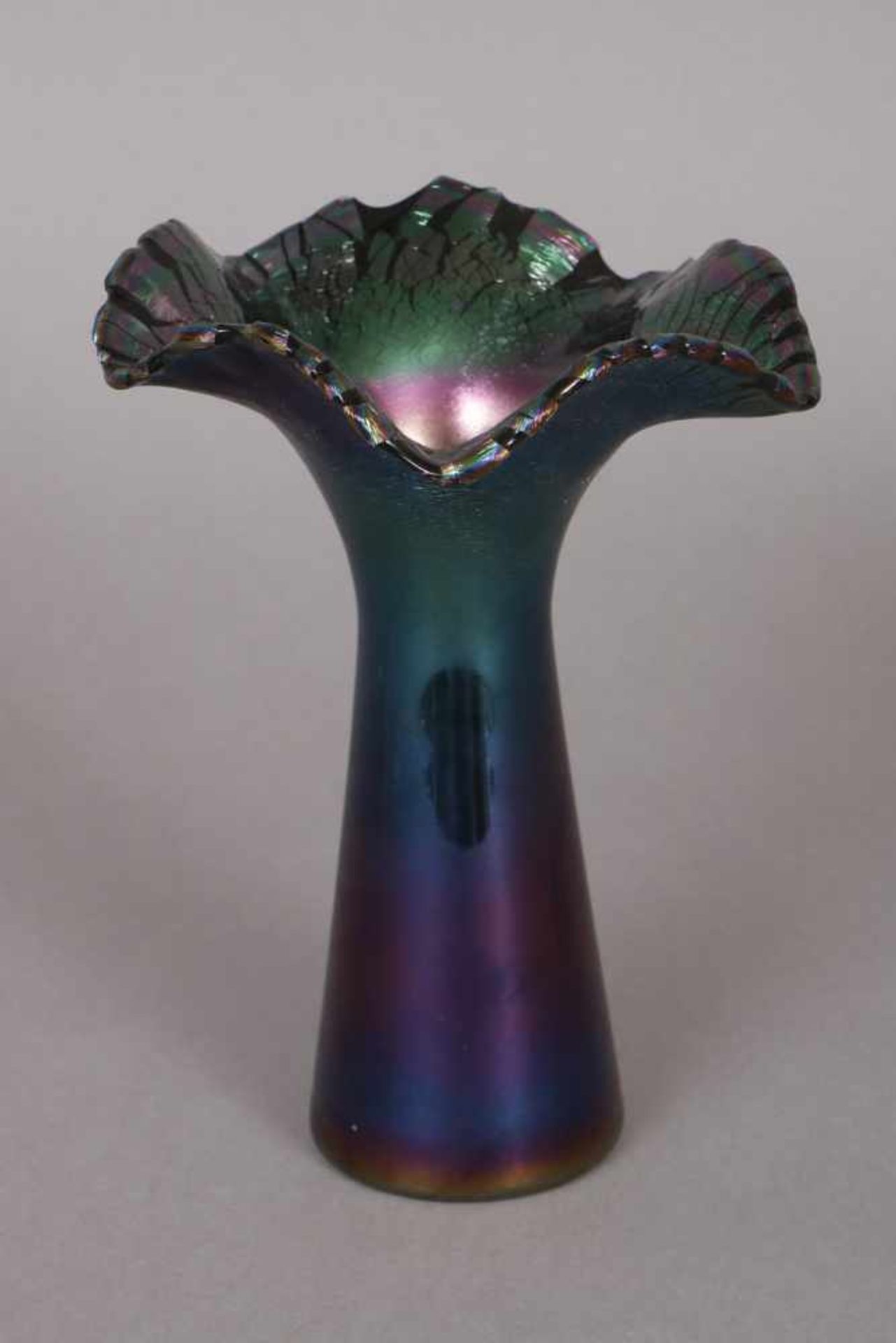 Jugendstil Vase violett-grün irisierendes und lüstrierendes Glas, teilweise craqueliert, weit