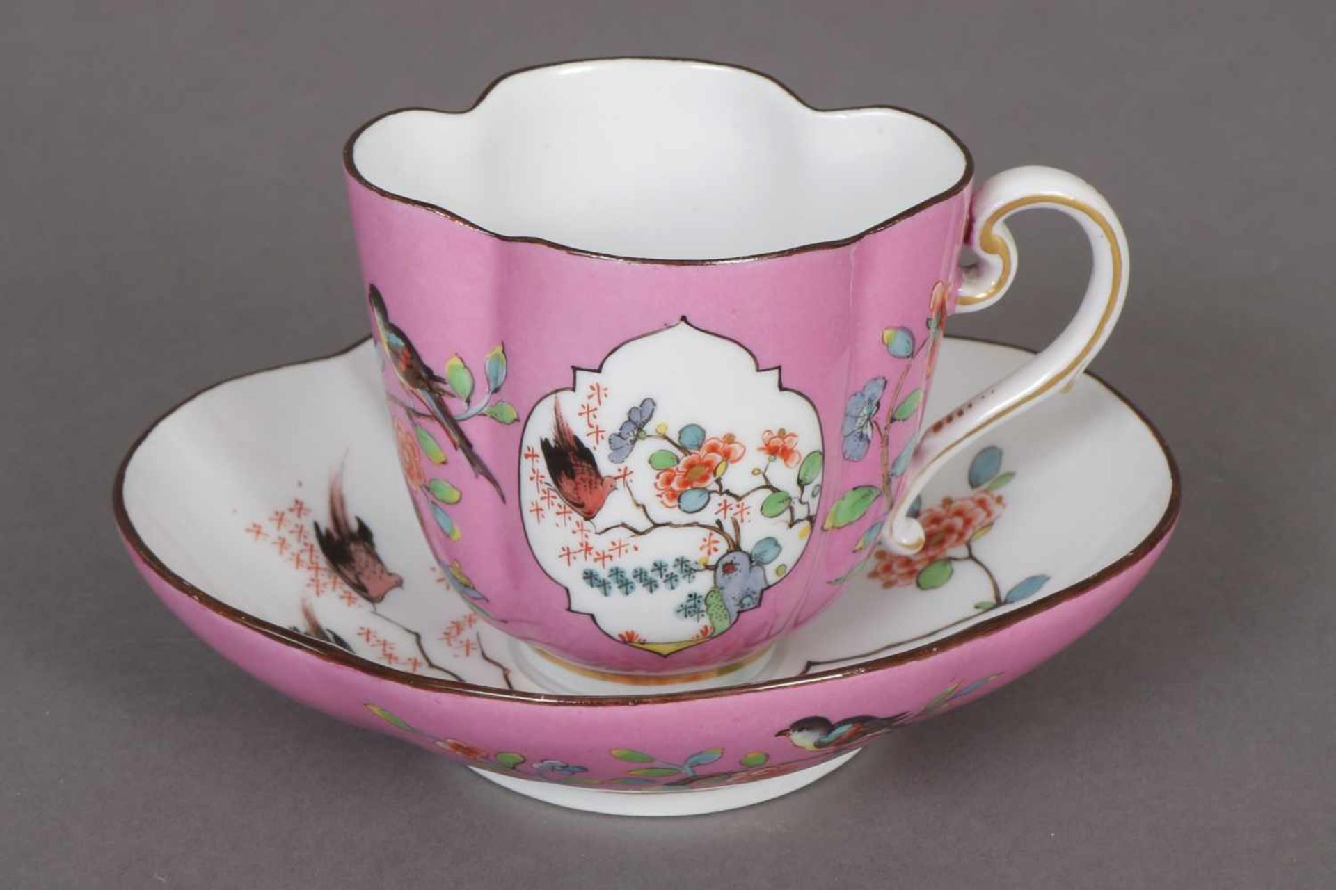 MEISSEN Tasse mit Untertasse 2. Hälfte 19. Jhdt., 4-passige Form, polychrome Floralmalerei in