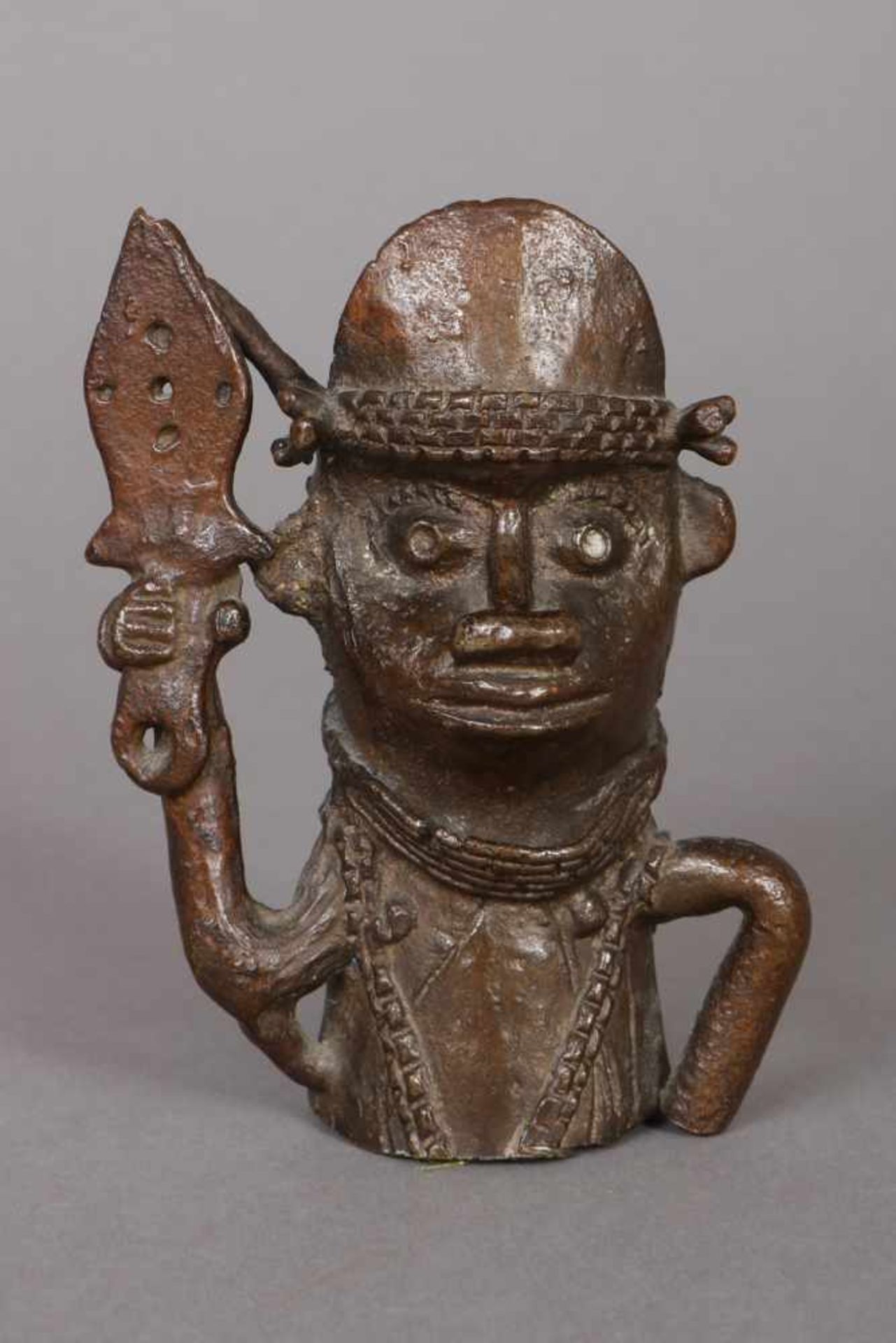 Afrikanischer Stabaufsatz Bronze, dunkel patiniert, wohl Benin (Westafrika), 1. Hälfte 20. Jhdt.,