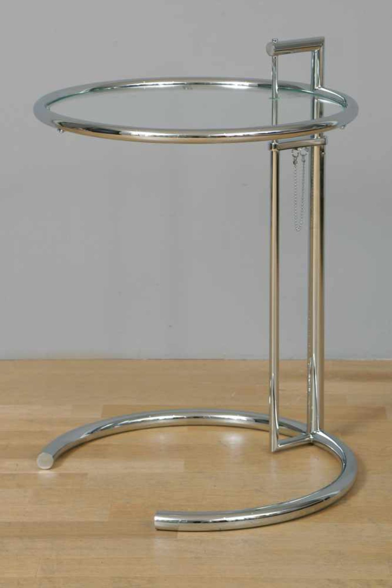 EILEEN GRAY Beistelltisch ¨Adjustable table¨ Ausführung ClassiCon, verchromtes Stahlrohr,