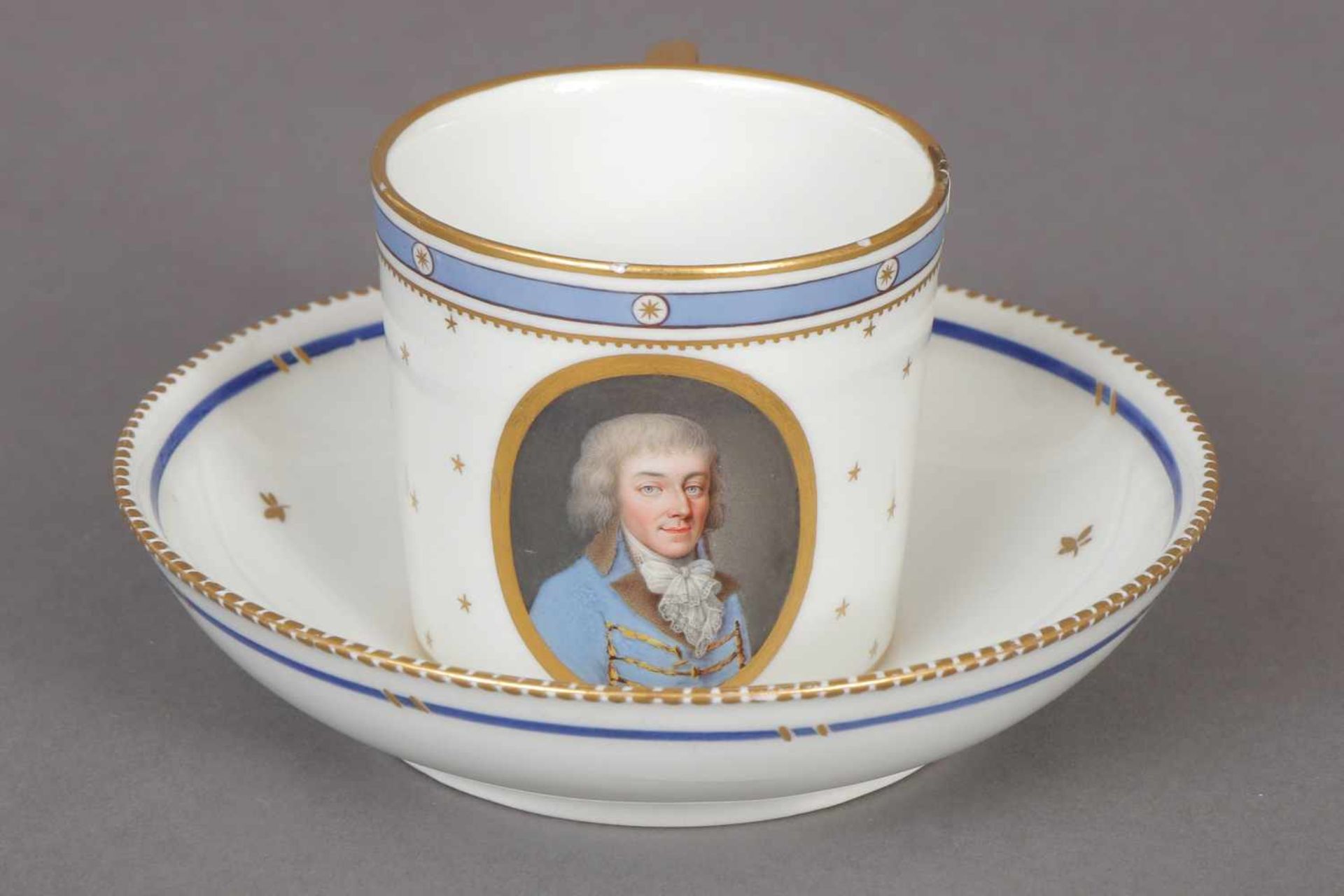 wohl WIEN Porträttasse mit Untertasse um 1820, zylindrische Form, ovale Reserve mit Porträt eines