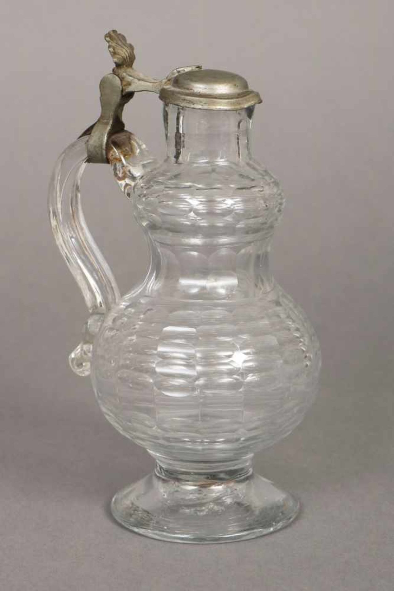 Glashumpen farbloses Glas, um 1800, Flaschenkürbisform mit flächigem Schliff, Ohrengriff und