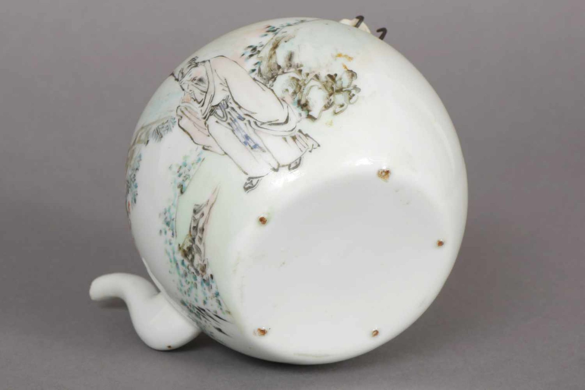Chinesisches Teekännchen Porzellan, hell glasiert, wohl Republikzeit (1912-1949), bauchiger - Image 2 of 2