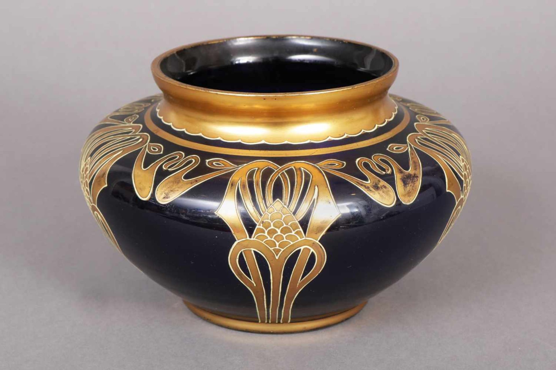 Jugendstil Vase wohl POSCHINGER, um 1920, blaues Glas mit goldenem Rankendekor, hochbauchige Form